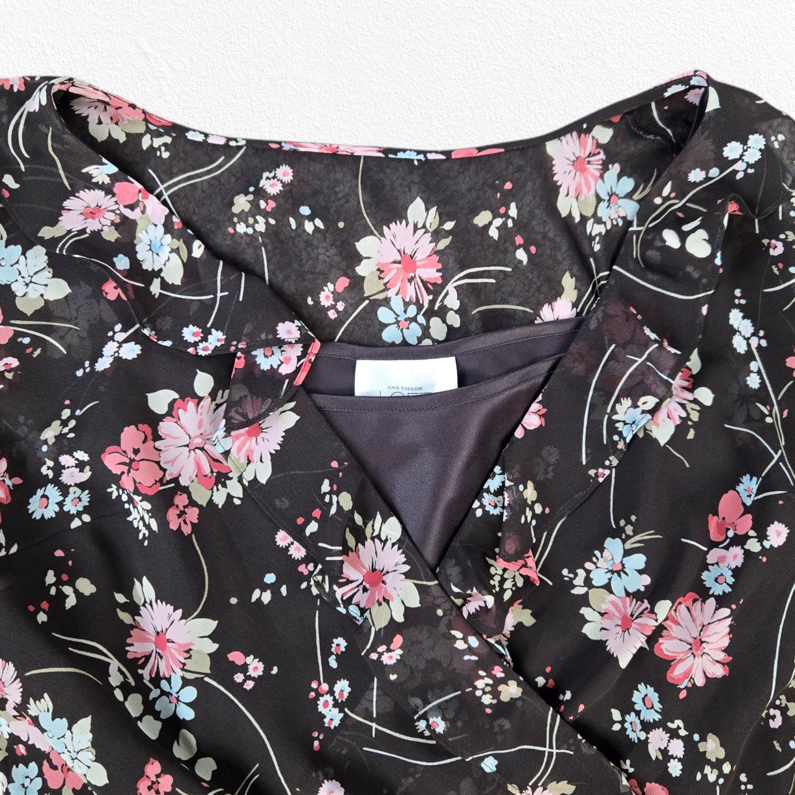 Loft LOFT Brown Floral V Neck Wrap Blouse Size 6 Size M / US 6-8 / IT 42-44 - 3 Thumbnail