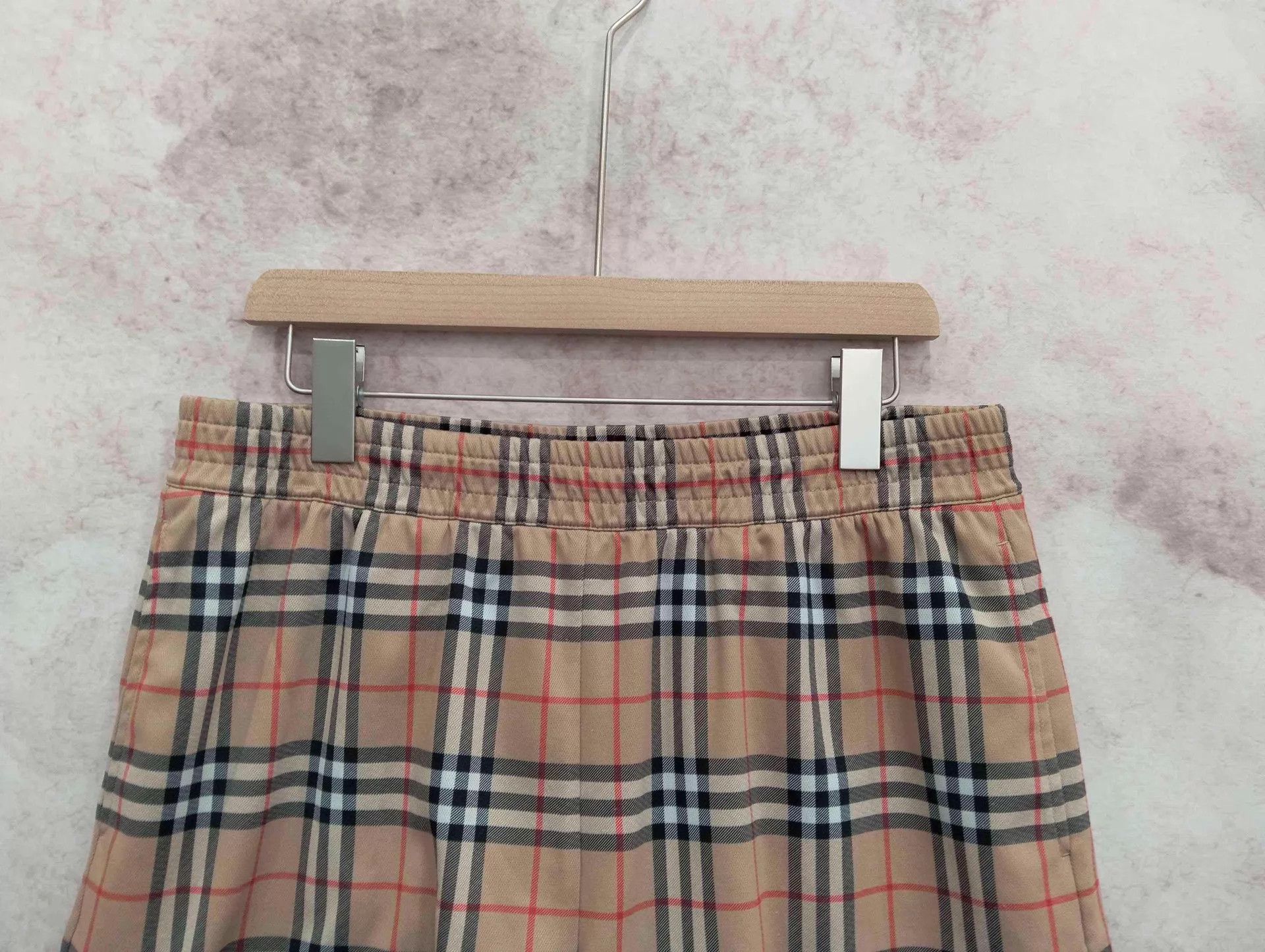 Burberry BURBERRY Elastic Waist Check L Shorts Size 28" / US 6 / IT 42 - 8 Thumbnail