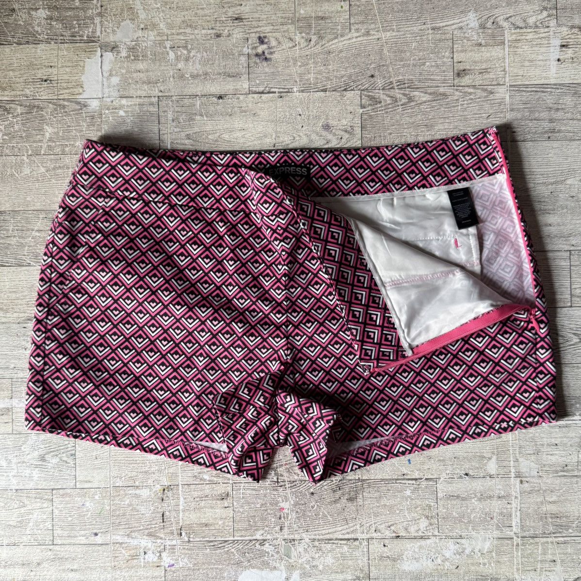 Express Express, Hot Pink, Chevron Print, Cotton Mini Dress Shorts Size 30" / US 8 / IT 44 - 3 Thumbnail