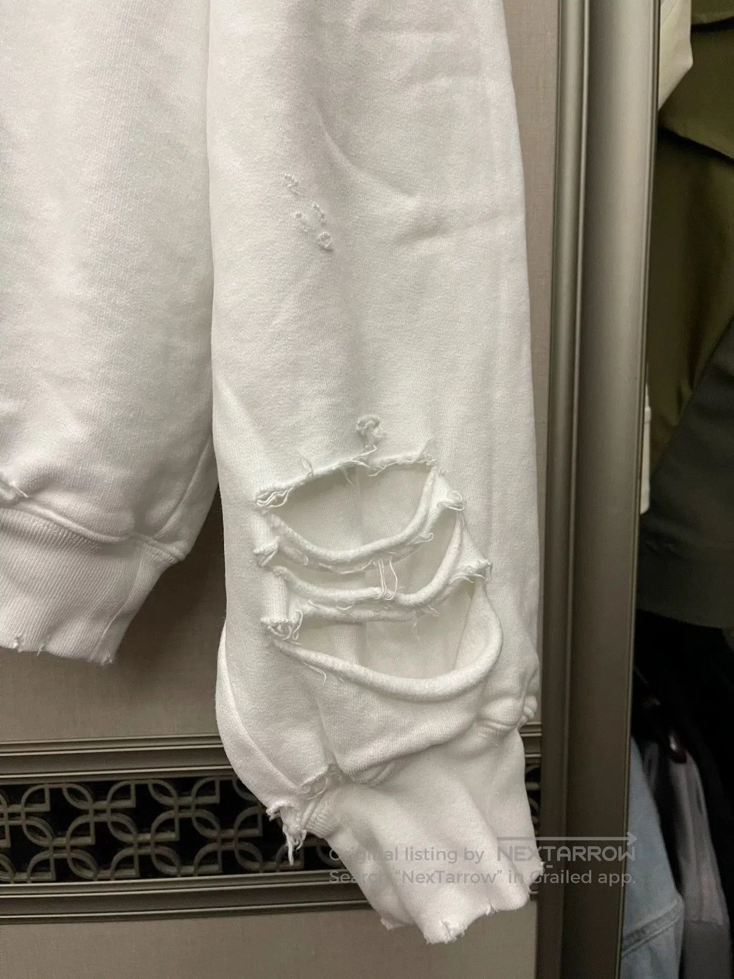 Balenciaga balenciaga destroyed white hoodie with logo. Size US XS / EU 42 / 0 - 5 Thumbnail