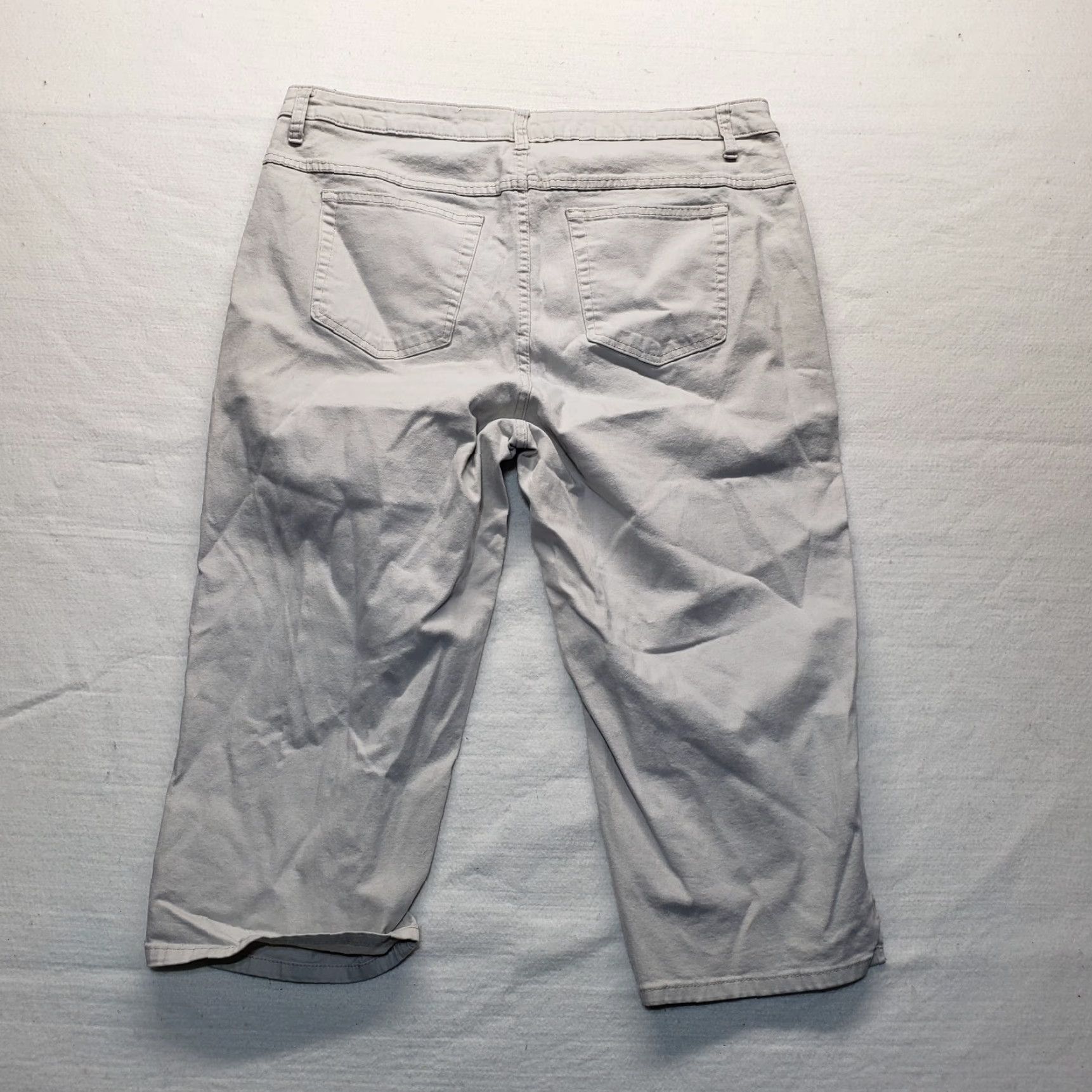 Lee Lee Riders Shorts Adult Size 18 Khaki Women's Bermuda Mid Rise Knee RN#130373 Size 40" / US 18 - 8 Thumbnail
