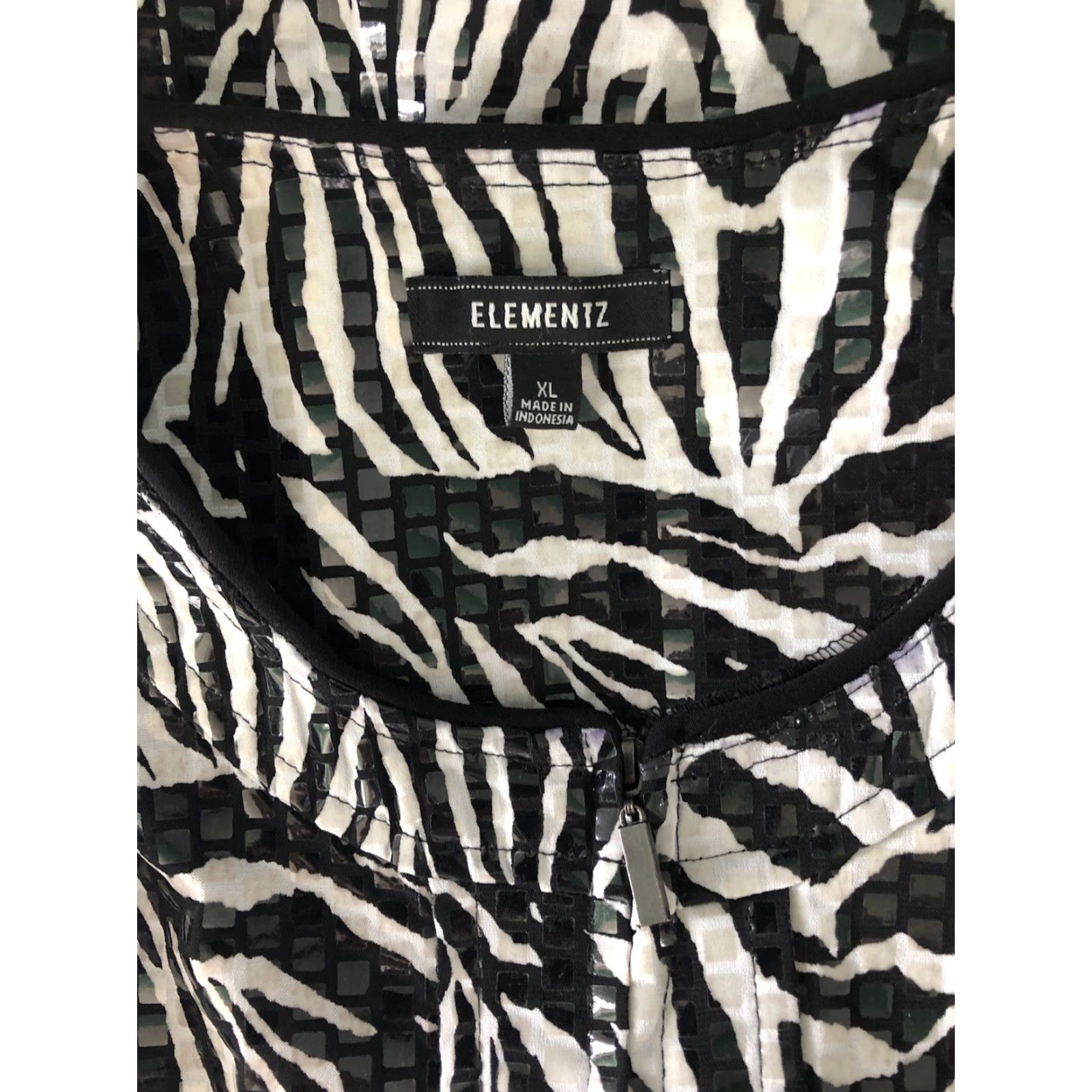 Element Elementz Jacket XL Black Zebra Sparkle 3/4 Sleeve Zip Up Pockets Button Mock White/Blk Zebra Pattern Womens XL Powder Sleek Knit Jacket Size XL / US 12-14 / IT 48-50 - 4 Thumbnail