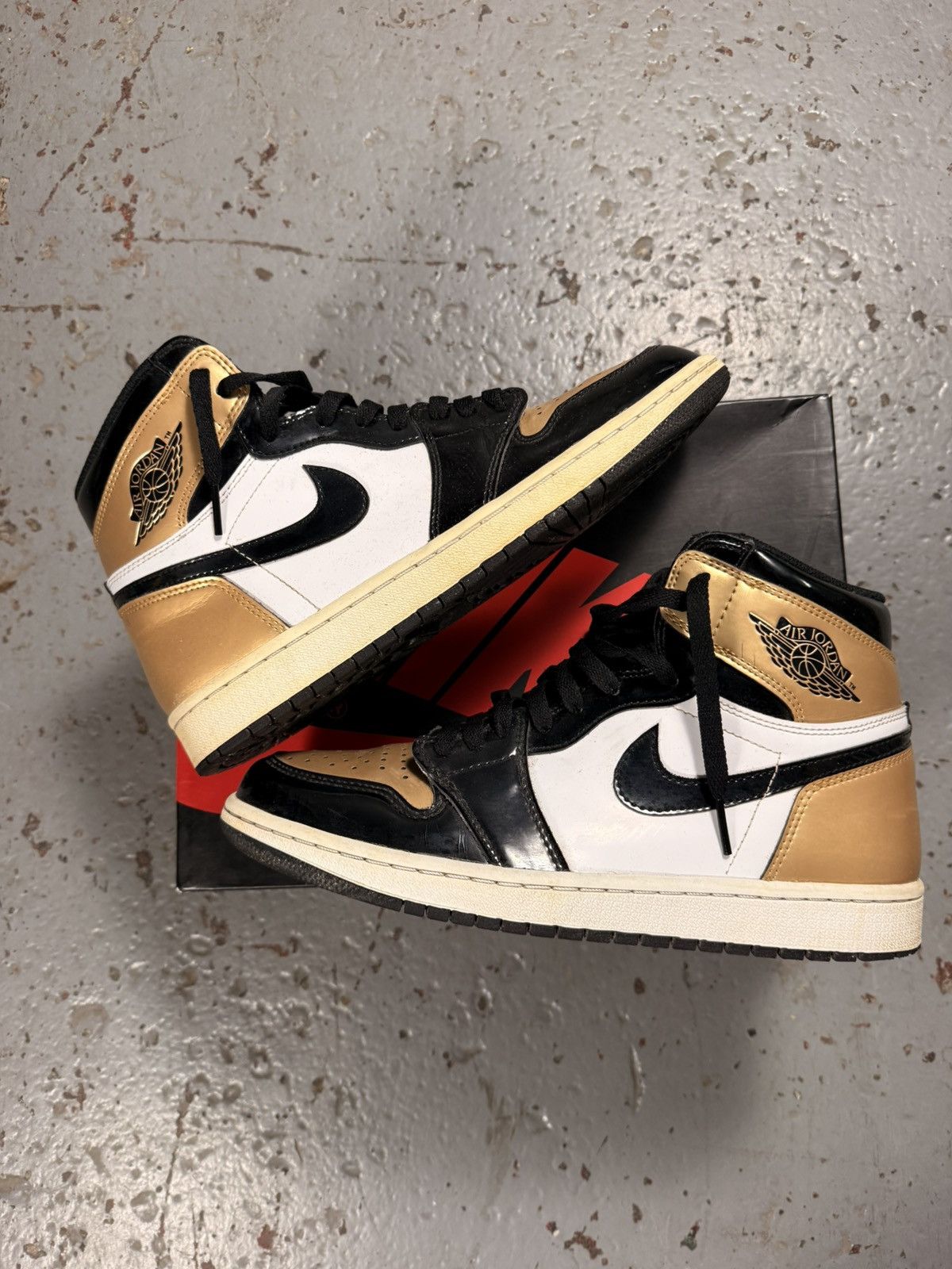 Jordan Brand Used Jordan 1 Gold Toes Size US 9 / EU 42 - 3 Thumbnail