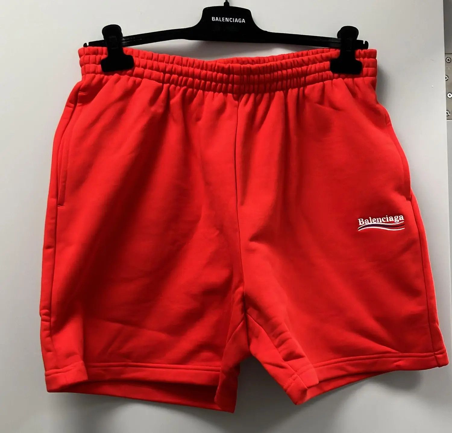 Balenciaga o1w1db11225 Political Campaign Sweat Shorts in Bright Red Size US 26 / EU 42 - 1 Preview