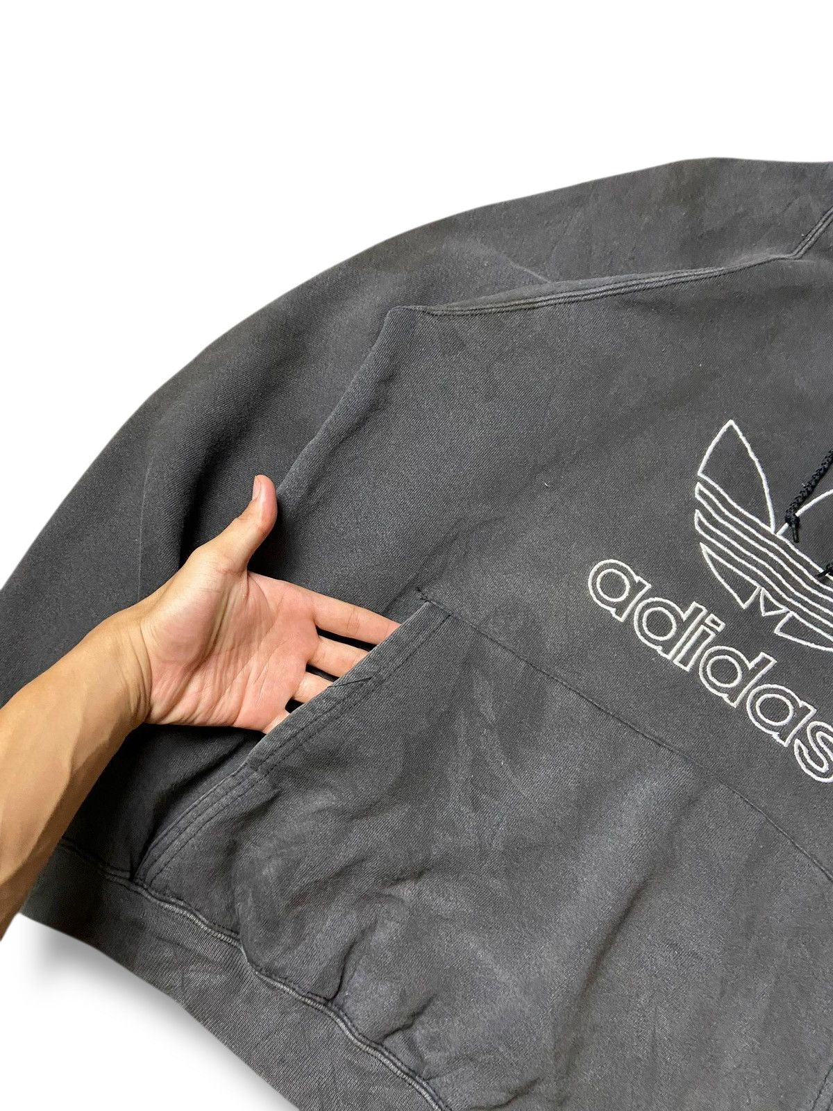 Adidas × Japanese Brand × Vintage ADIDAS Heavyweight Embroidered Logo Hoodies (129) Size US M / EU 48-50 / 2 - 4 Thumbnail