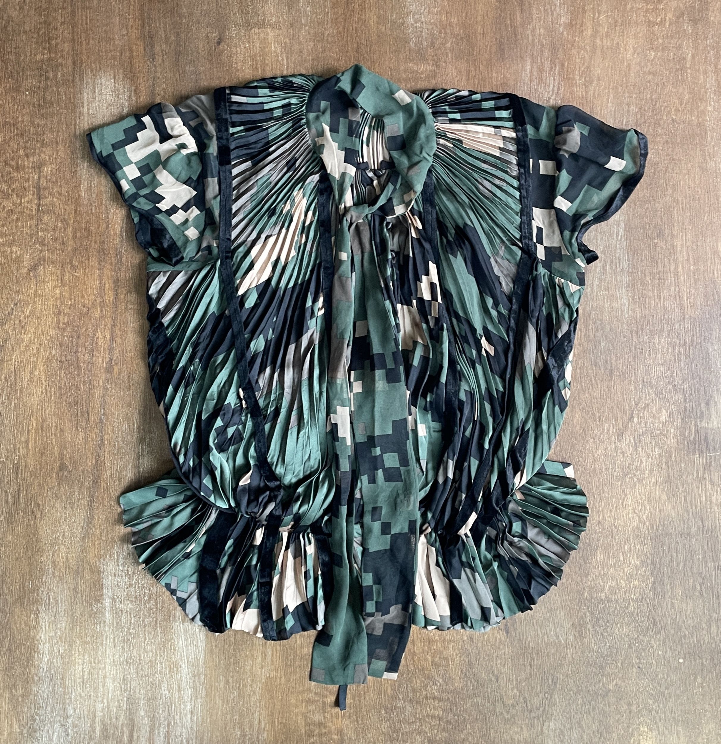 Sacai By Chitose Abe Pleated printed Silk Top