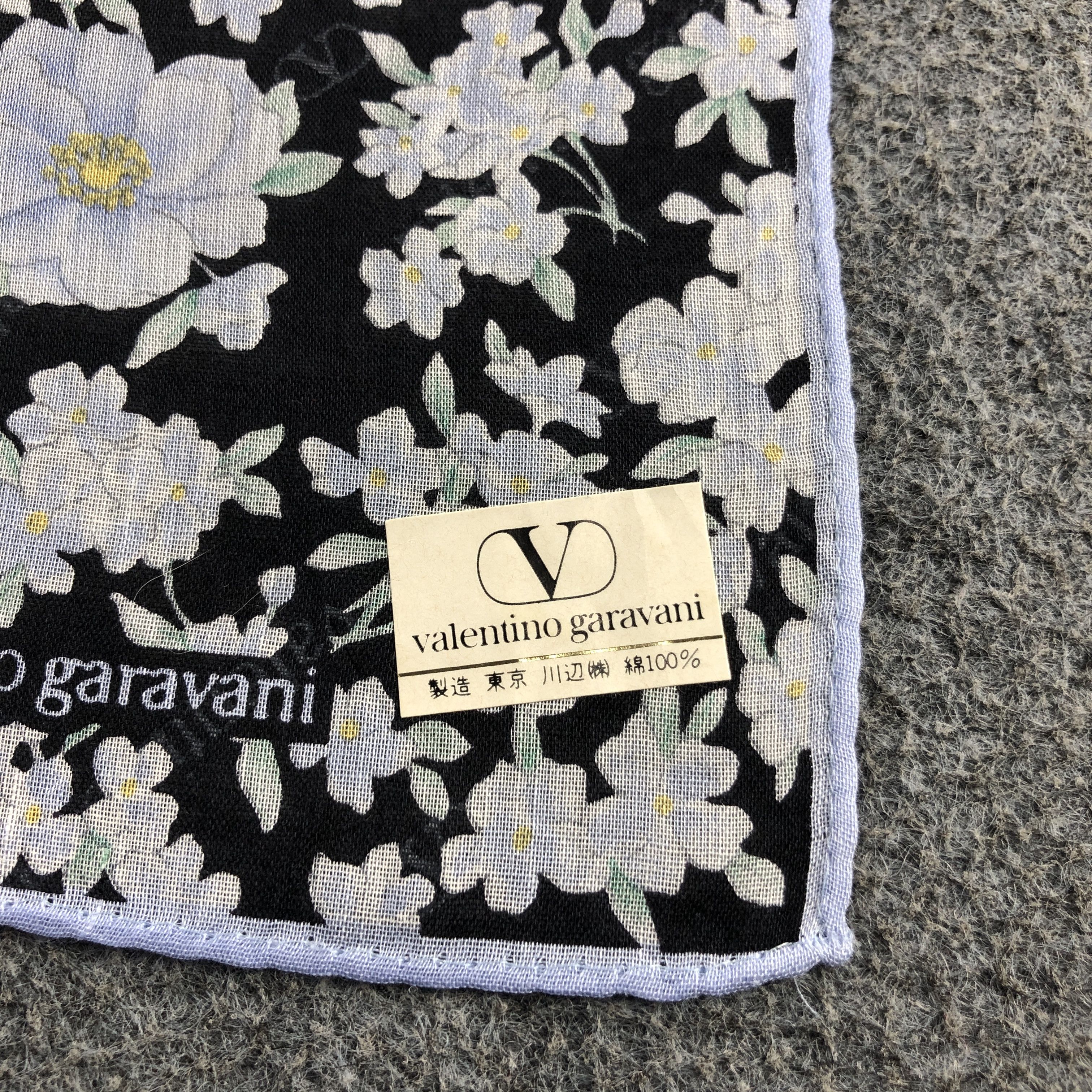 Vintage ValenTINO GarAVANI Handkerchief Neckerchief Bandana H2683 Size ONE SIZE - 5 Thumbnail