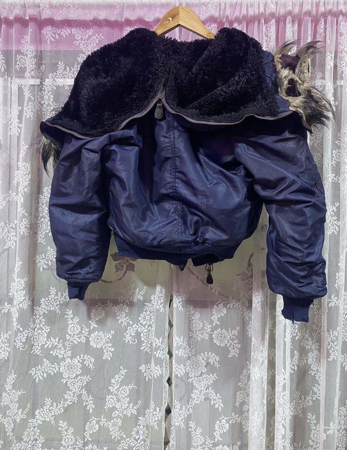 Avirex Type N-2A Fur Hooded Military Bomber Jacket Distressed Size US S / EU 44-46 / 1 - 2 Thumbnail