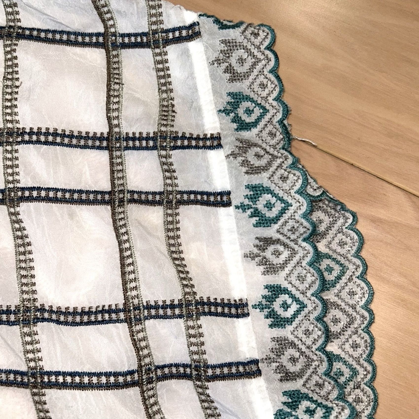 Johnny Was Johnny Was Tunic Womens XS White Cherpas Embroidered Gray Poncho Women Size XS / US 0-2 / IT 36-38 - 4 Thumbnail