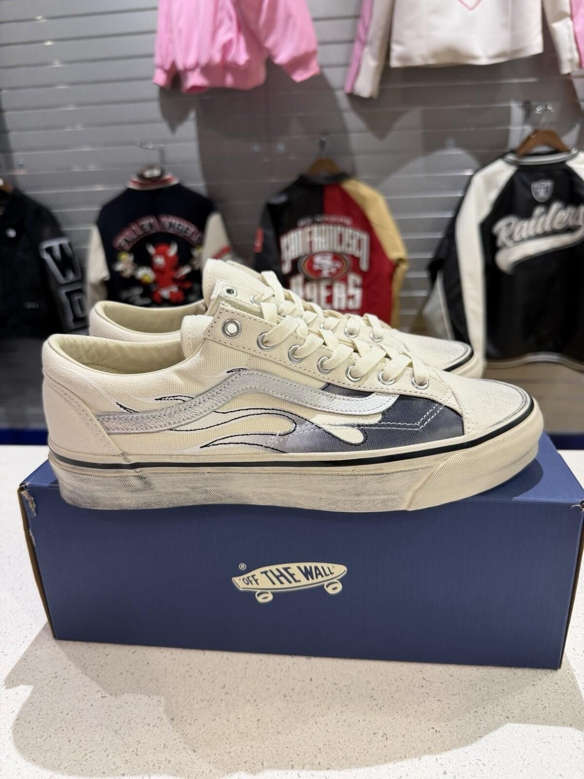 Vans Vans Old Skool 36 Flame Archive Pack Marshmallow (8.5) NEW Size US 8.5 / EU 41-42 - 1 Thumbnail