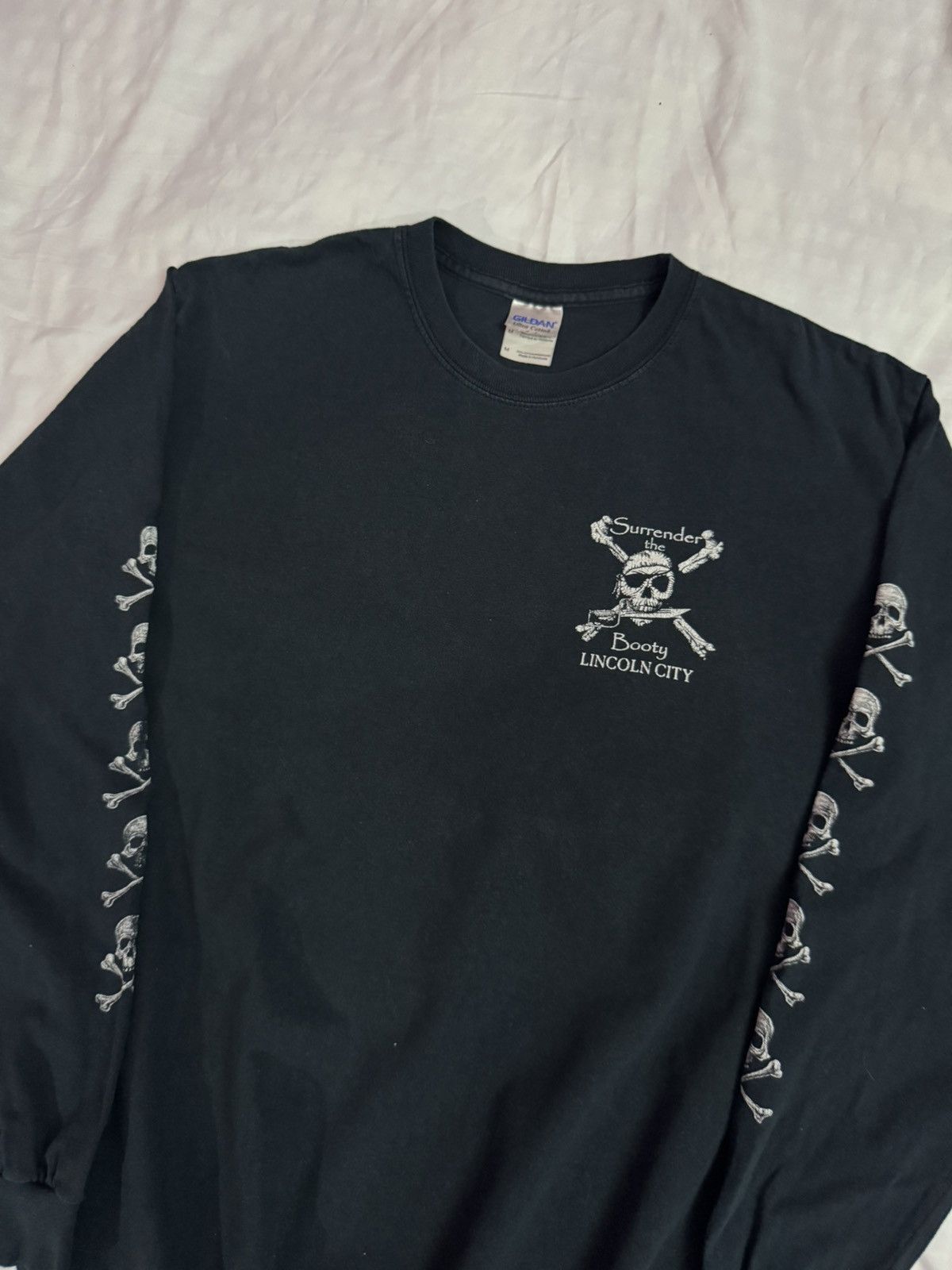 Vintage 2000s Booty Skull Graphic Attack Long Sleeve Tees Size US M / EU 48-50 / 2 - 6 Thumbnail