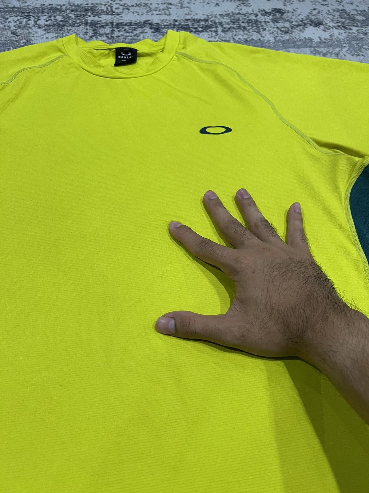 Vintage Oakley Yellow Sport T-Shirt Size US XL / EU 56 / 4 - 4 Thumbnail