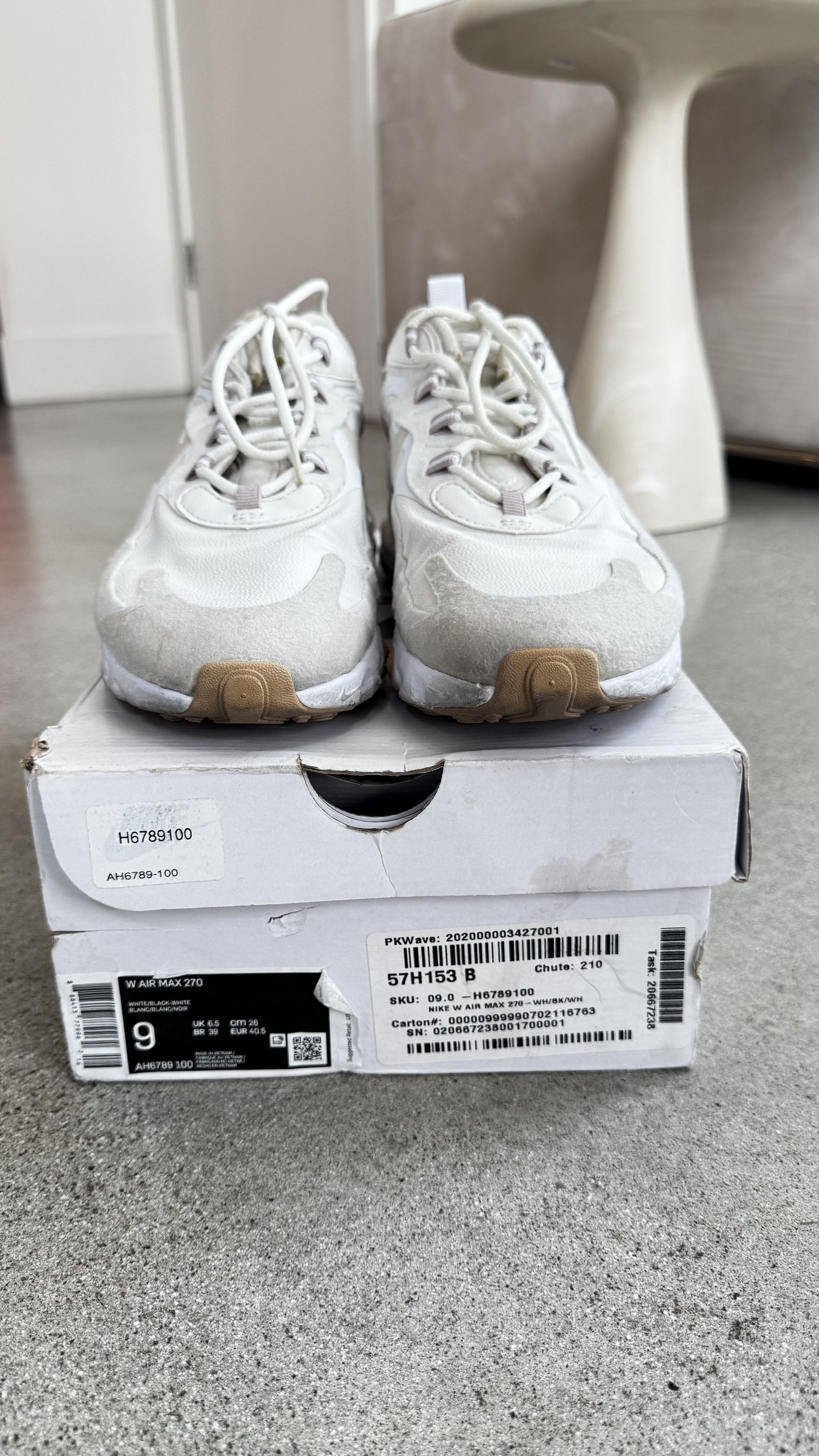 Nike Nike Air Max 270 – White / Light Bone Size US 9 / IT 39 - 2 Thumbnail