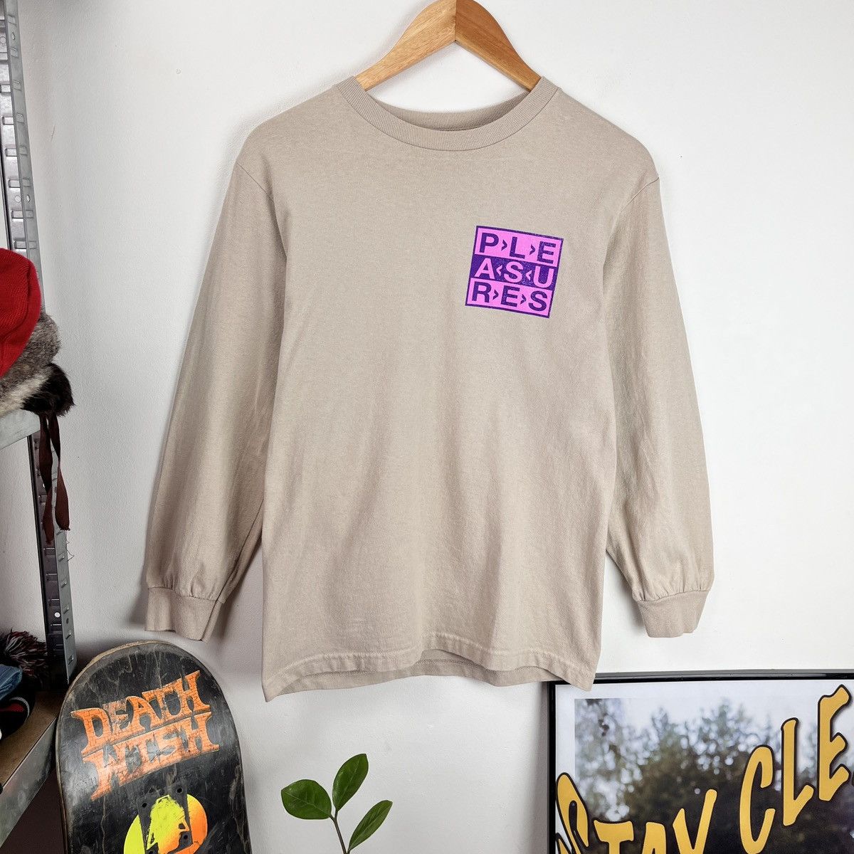 Pleasures Pleasures Longsleeve Big Logo Streetwear Y2k Rap Skate Swag Size US S / EU 44-46 / 1 - 2 Thumbnail
