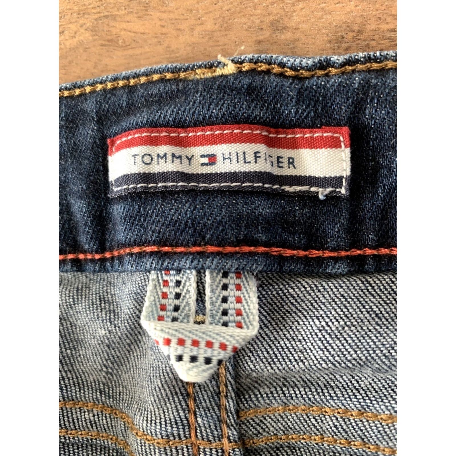 Tommy Hilfiger VINTAGE Tommy Hilfiger Jeans Womens 2 (26x26) Low Rise Tapered Dark Wash Raw Hem Y2K VTG Size 26" / US 2 / IT 38 - 3 Thumbnail