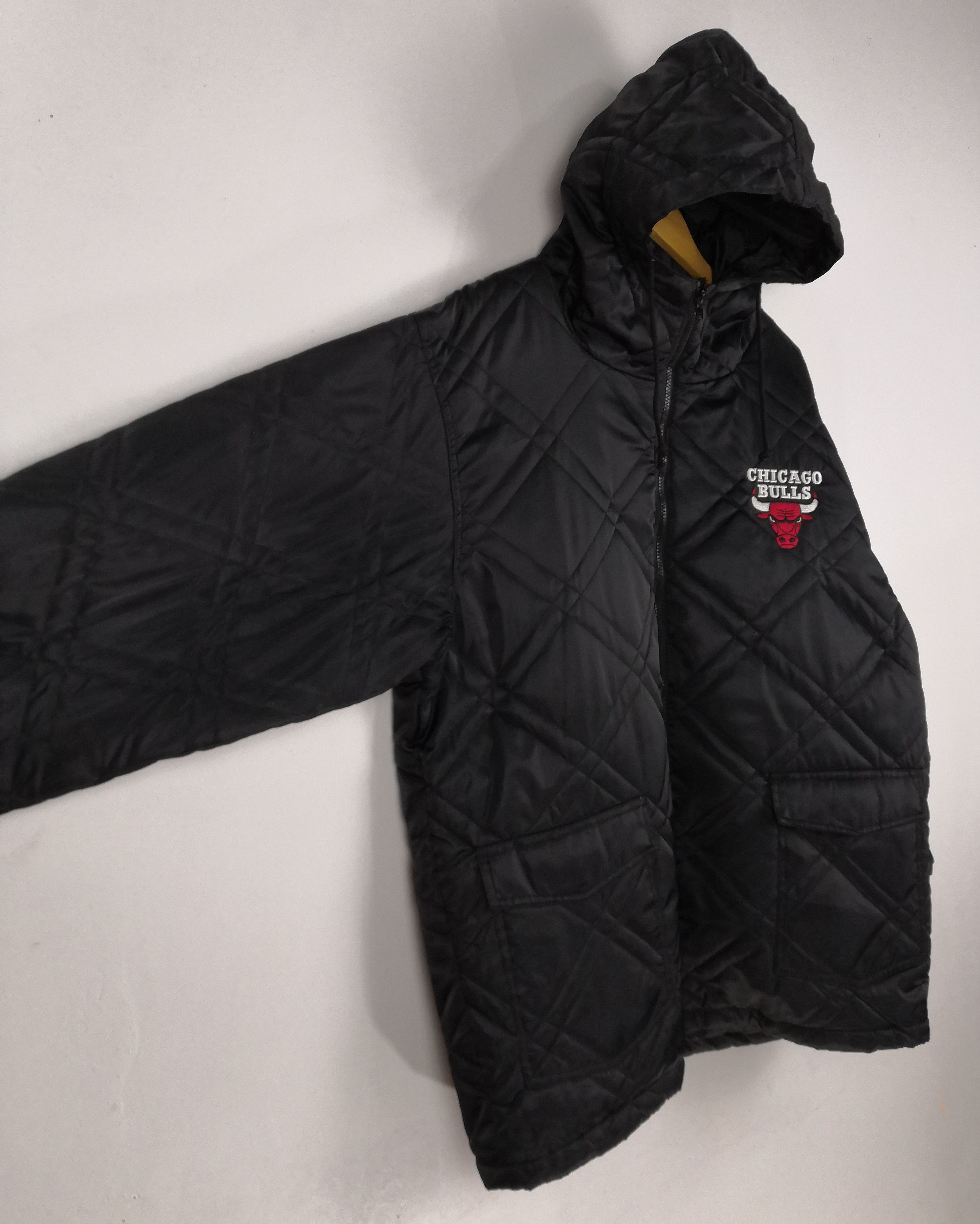 NBA Vintage NBA Chicago Bulls Puffer Jacket Big Logo Winter Size US L / EU 52-54 / 3 - 4 Thumbnail