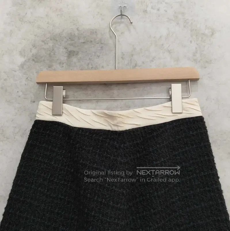 Valentino Valentino A-Line Skirt in Black and Cream . Size 31" - 5 Thumbnail