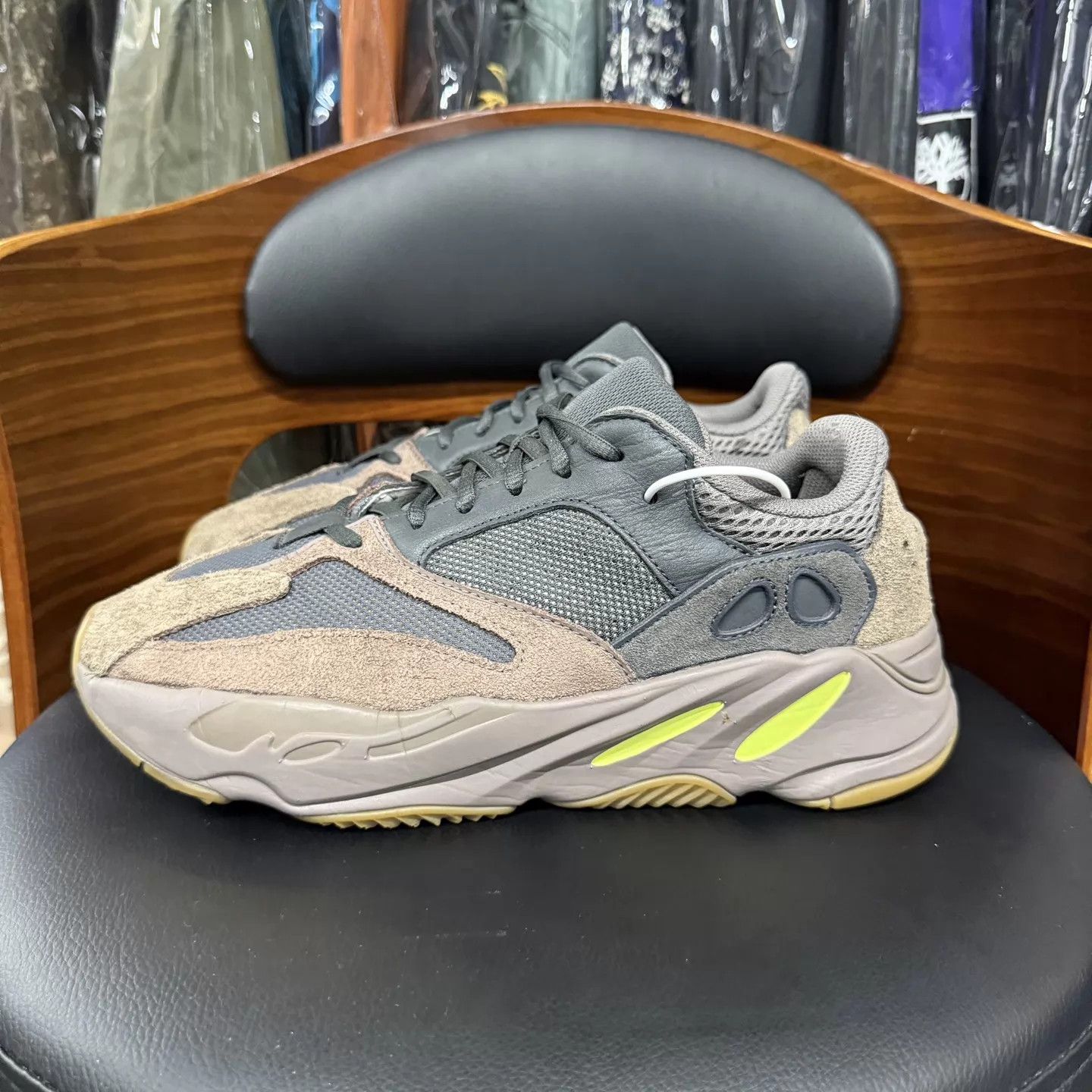 Adidas Yeezy 700 Purple-Brown 43 Near Mint Size US 10 / EU 43 - 6 Thumbnail