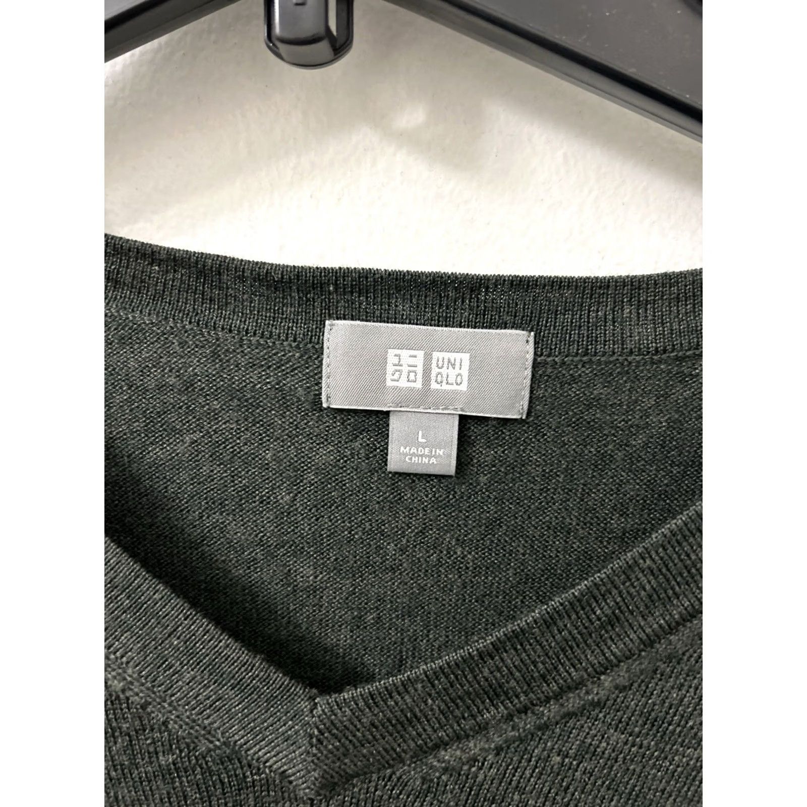 Uniqlo Uniqlo Mens Sweater Size L Gray 100% Wool V-Neck Pullover Sweatshirt L/S Size US L / EU 52-54 / 3 - 4 Thumbnail