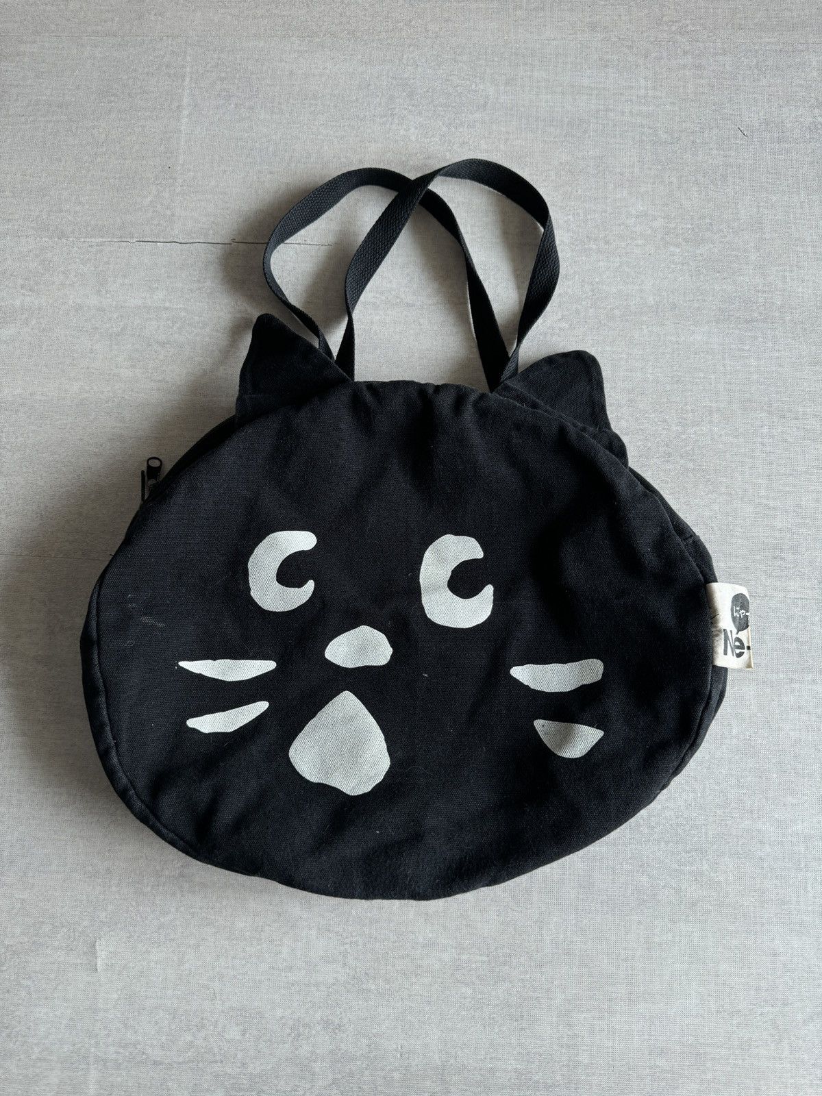 Issey Miyake × Ne-Net Ne-Net by Issey Miyake Iconic Cat ‘Nya’ Tote Bag Size ONE SIZE - 6 Thumbnail