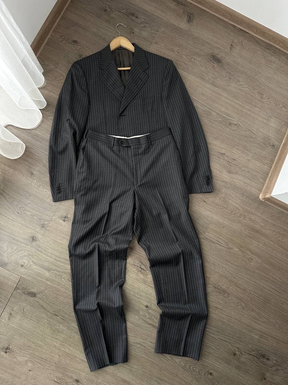 Corneliani × Vintage Vintage Corneliani Lana Extrafine Gray Striped 48R Suit Size 48R - 1 Thumbnail
