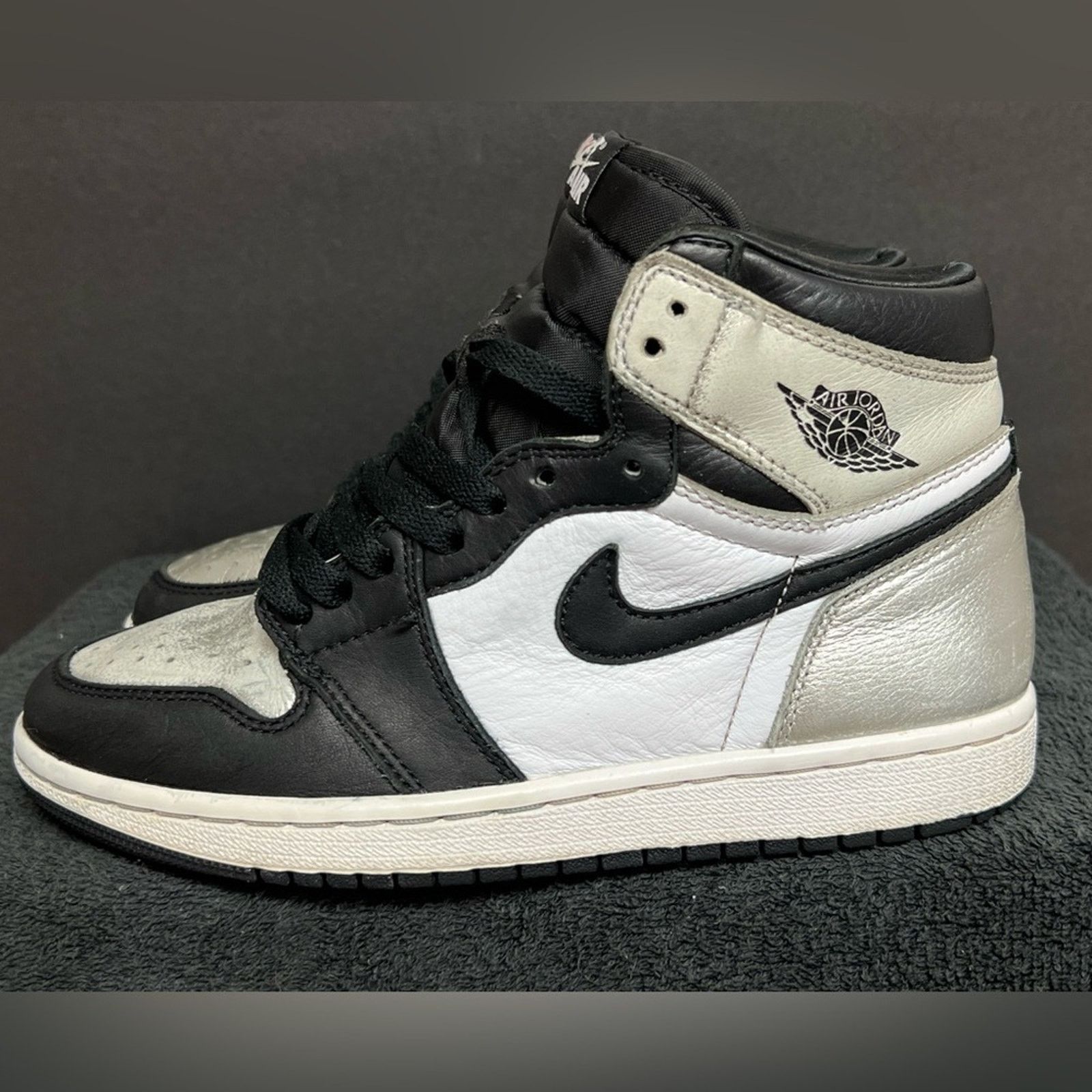 Jordan Brand Jordan 1 High OG Metallic Silver Women’s SIZE 7 Size US 7 / IT 37 - 1 Thumbnail
