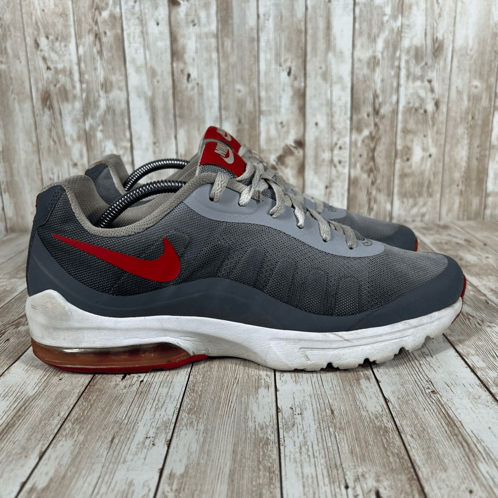 Nike Air max invigor red and grey Mens