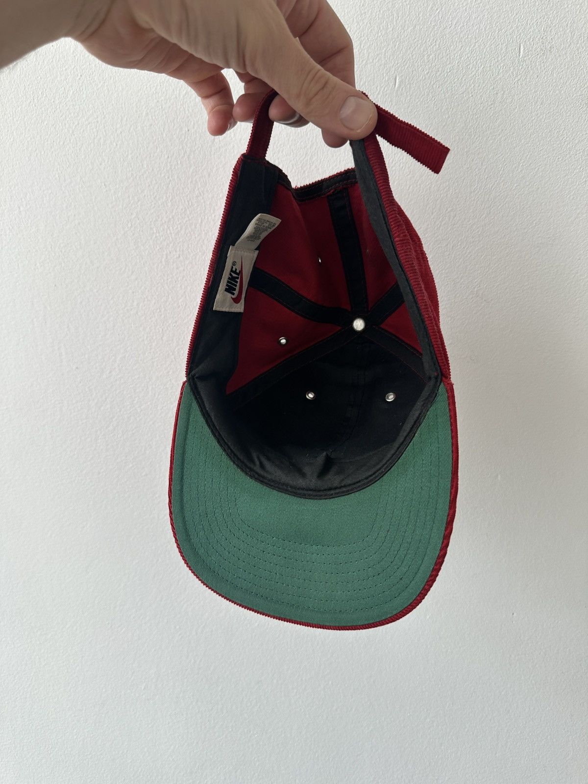 Nike 90s Nike Red Corduroy Baseball Cap with Metal Swoosh Size ONE SIZE - 8 Thumbnail