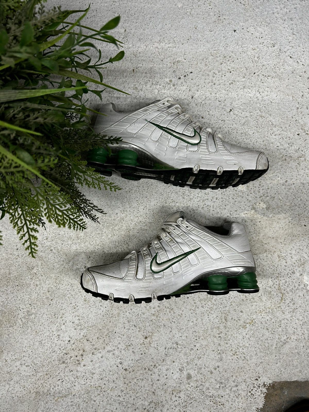 Nike × Vintage Y2K Nike Shox White/Green 2006 Size US 8 / EU 41 - 2 Thumbnail