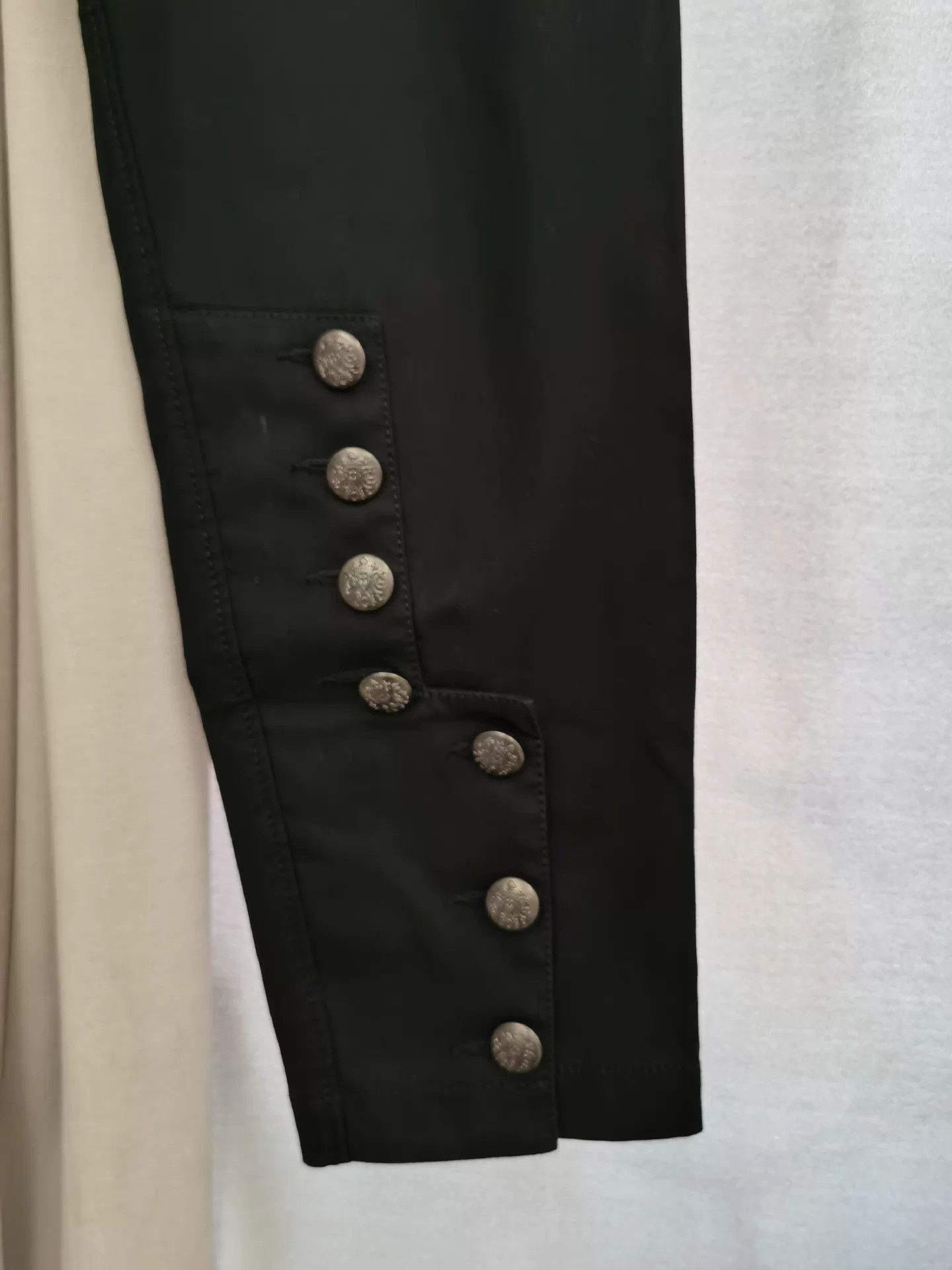 Dolce & Gabbana DG Black Court Metal Button Cropped Pants Size 48 Size US 32 / EU 48 - 3 Thumbnail