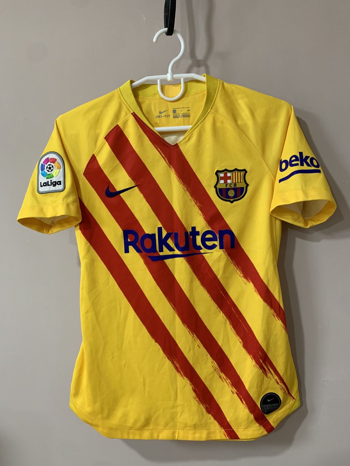 Nike Womens Barcelona Special Football Shirt Nike Soccer Jersey Size S / US 4 / IT 40 - 1 Thumbnail