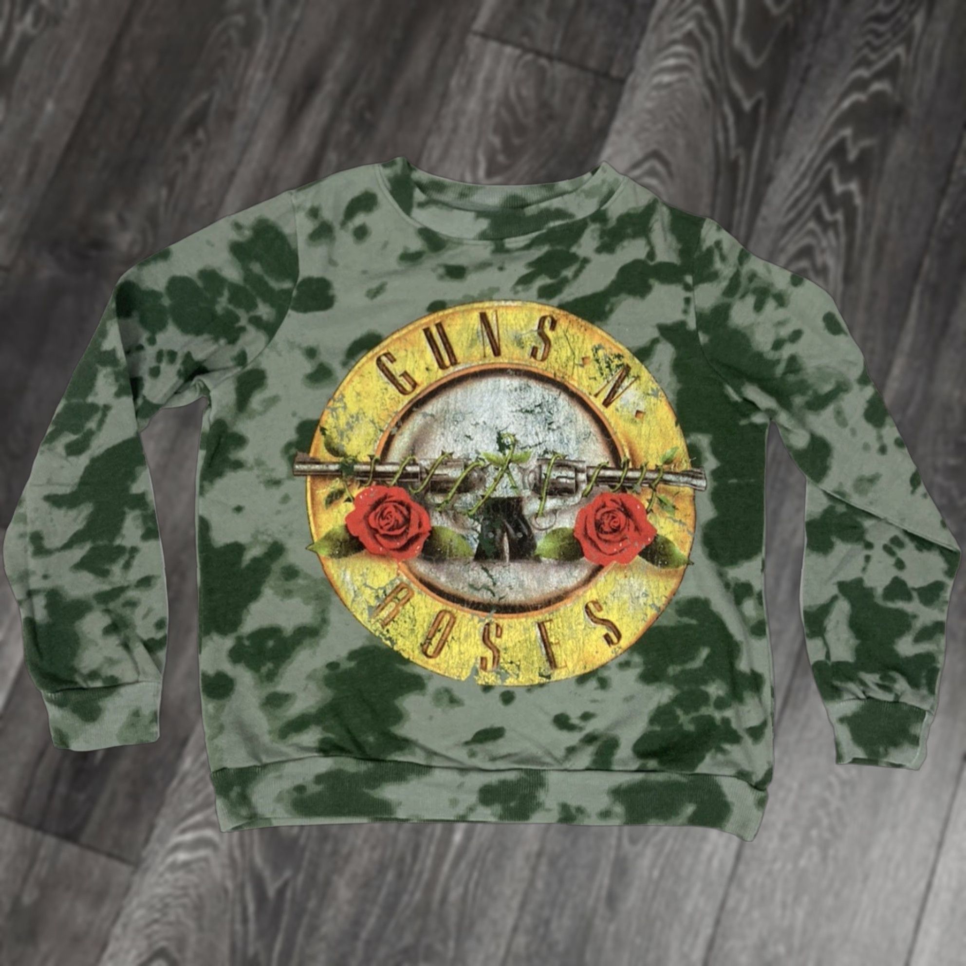 Vintage Guns N' Roses Logo Graphic Sweatshirt Women XS Green Tie Dye Music Shirt Pullover Crew Neck Vintage? Size XS / US 0-2 / IT 36-38 - 1 Thumbnail