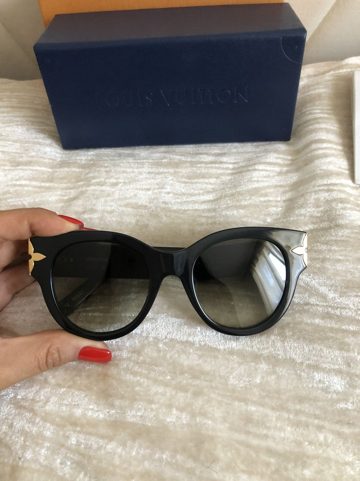 Louis Vuitton Flower Edge Round Sunglasses Size ONE SIZE - 3 Thumbnail