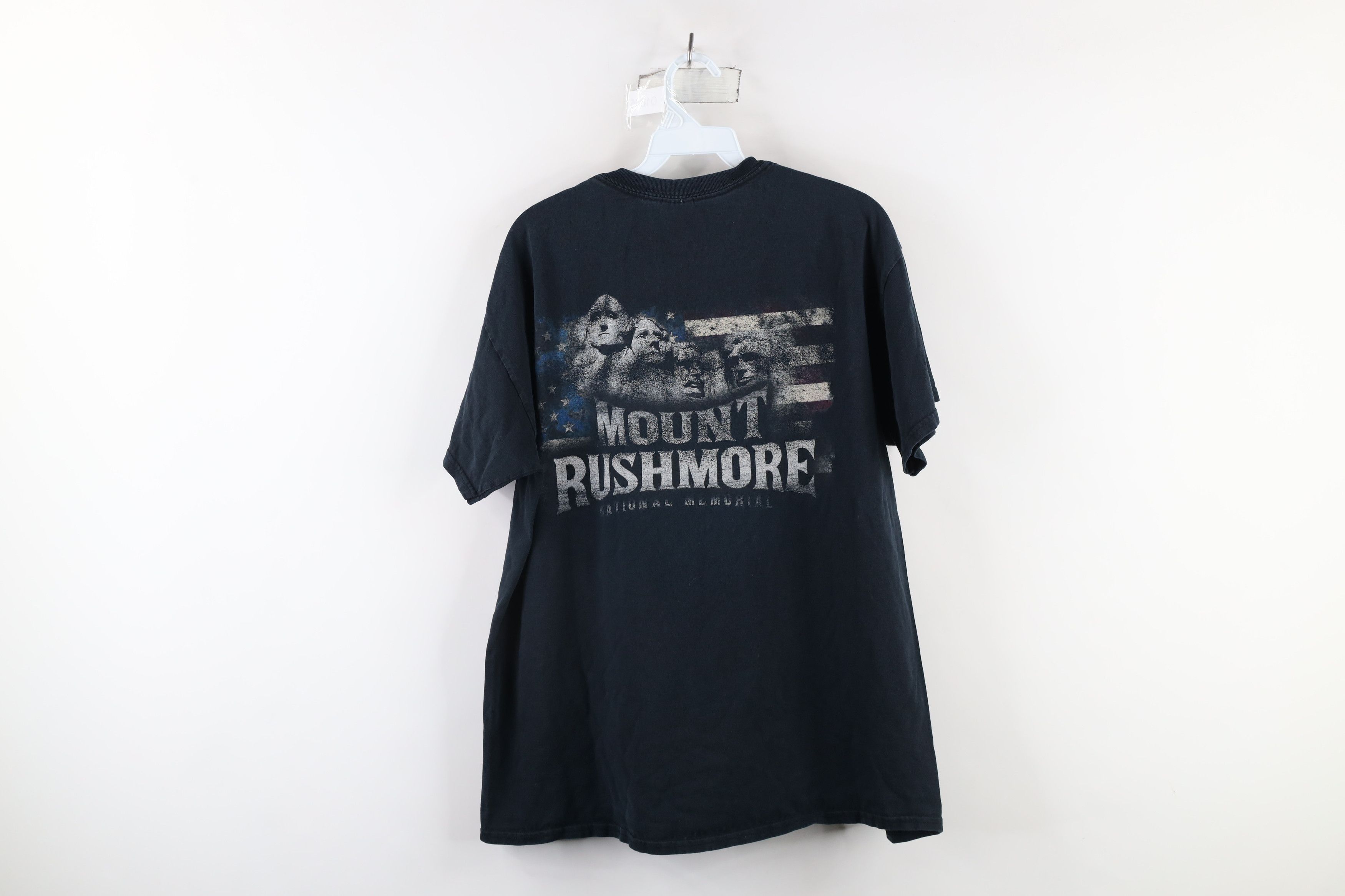 Vintage Vintage Spell Out Mount Rushmore National Monument T-Shirt Size US L / EU 52-54 / 3 - 11 Thumbnail