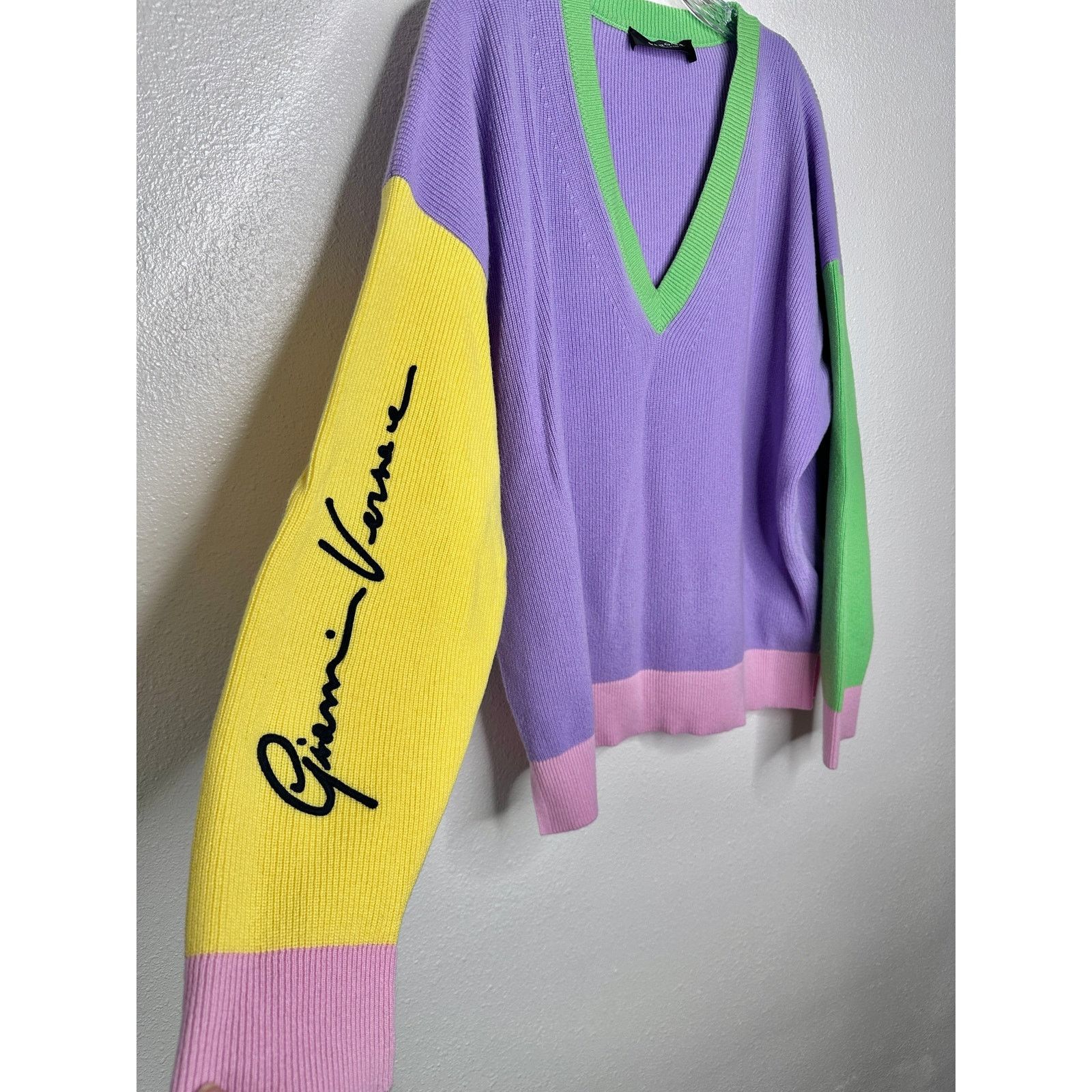 Versace Versace Colorblock Cashmere V-Neck Sweater Women’s S IT38 Size S / US 4 / IT 40 - 5 Thumbnail