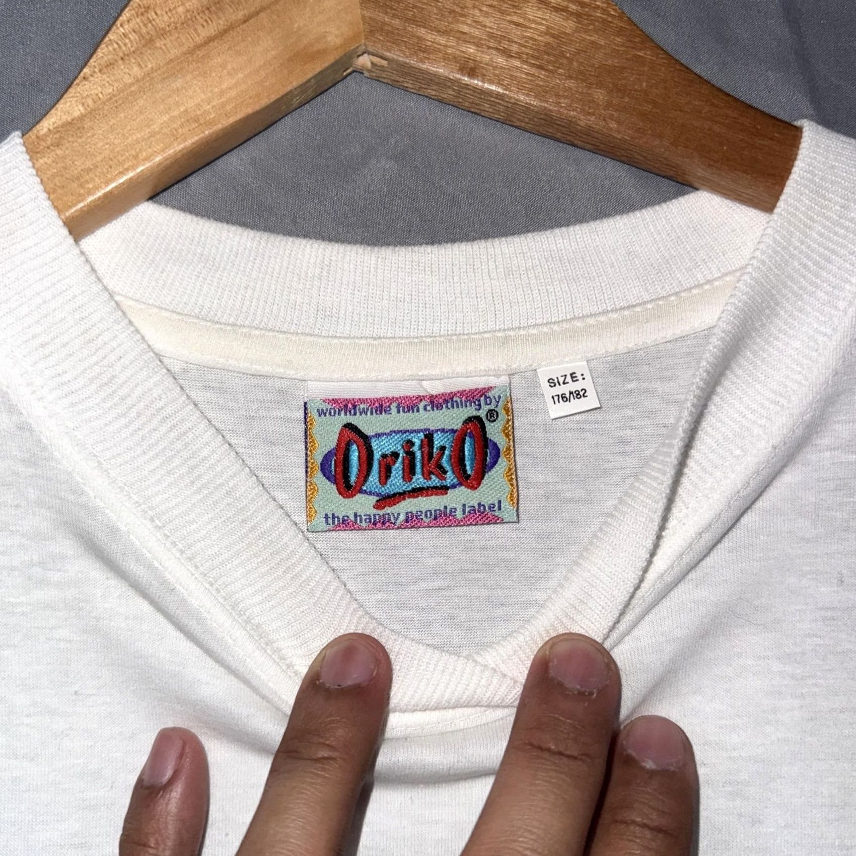 Vintage VINTAGE Oriko Amsterdam Holland Coat of Arms Graphic T-Shirt Mens M White Short Sleeve Crew Neck Regular Fit Jersey Graphic Print Travel 90s Club Logo Size US M / EU 48-50 / 2 - 3 Thumbnail