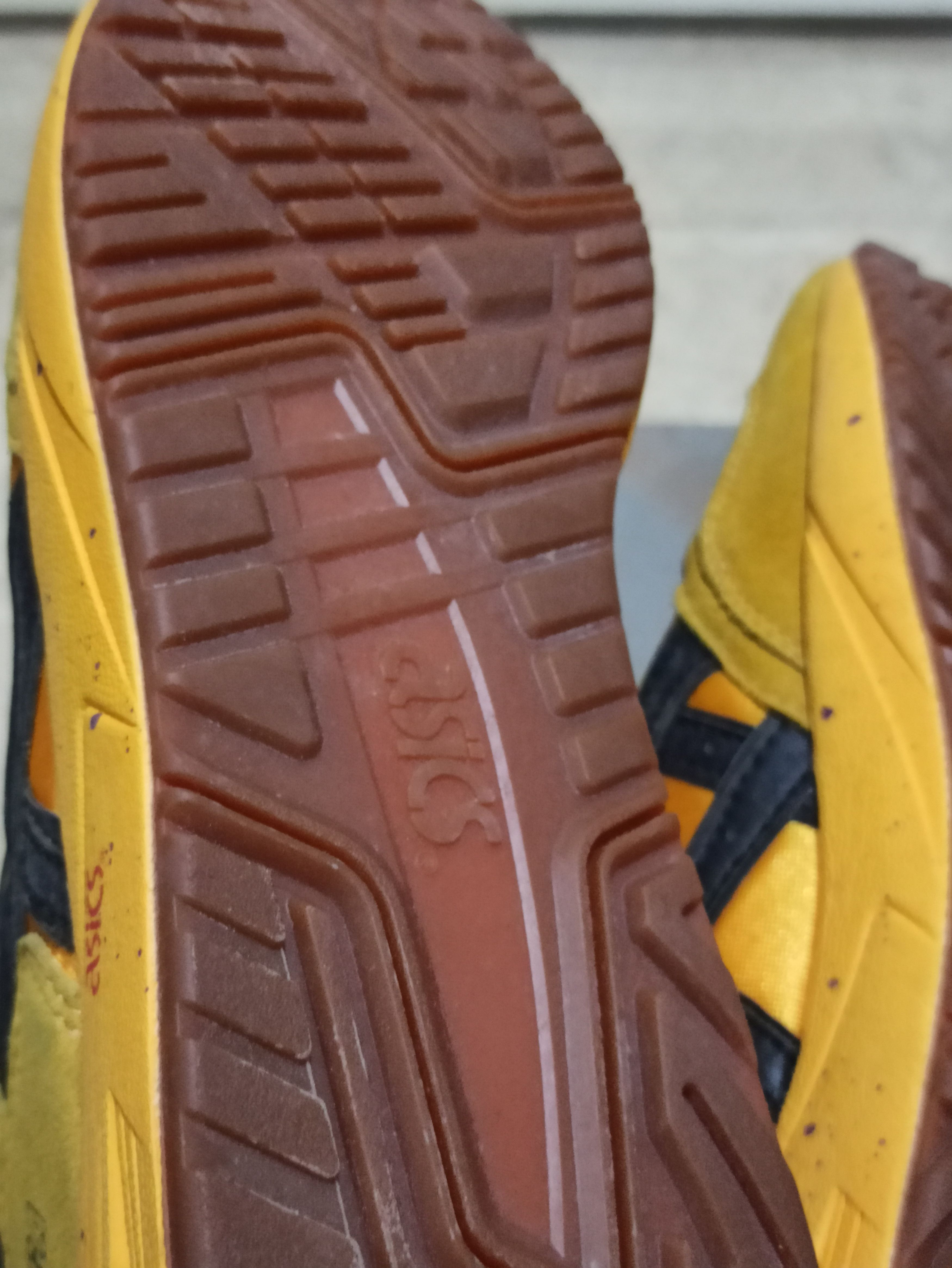 Asics Asics Gel Saga Kill Bill edition RARE! Size US 10 / EU 43 - 7 Thumbnail