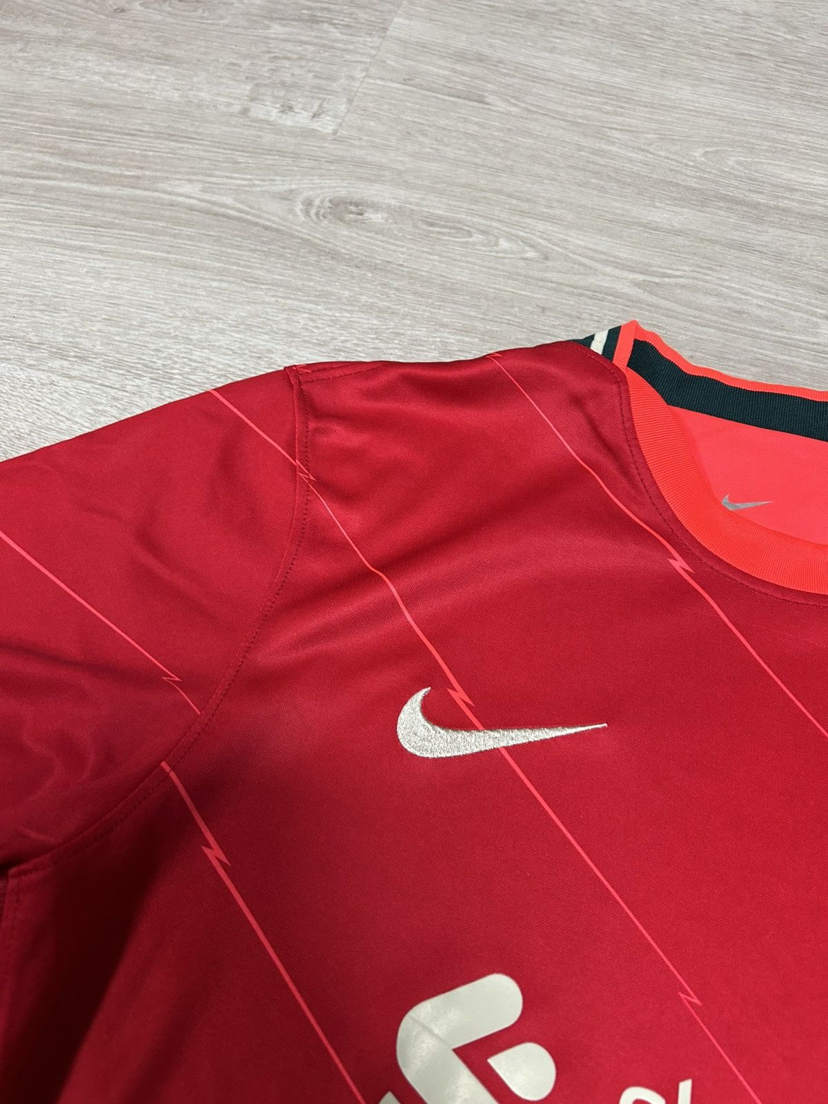 Nike NWT Nike Liverpool FC 21/22 Home Match Soccer Jersey Size US L / EU 52-54 / 3 - 4 Thumbnail