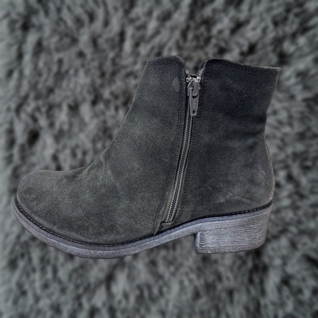 Vintage VINTAGE NAOT Wander Ankle Boot Woman Suede Double Zip Gray 9 US / 40 EU Women’s Shoe Size US 9 / IT 39 - 1 Thumbnail