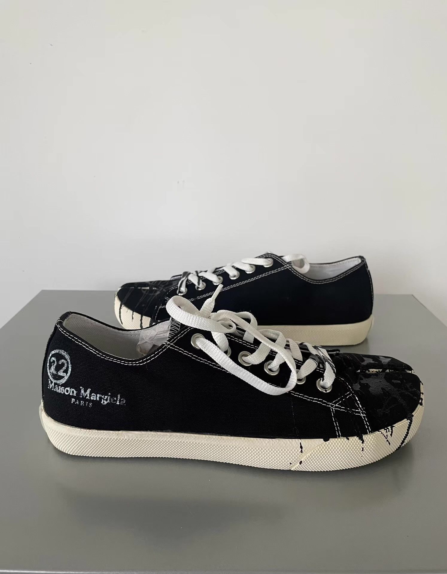 Maison Margiela Maison Margiela Black Ink-Splatter Tabi Split-ToeSneakersＱ21 Size US 7 / EU 40 - 1 Thumbnail
