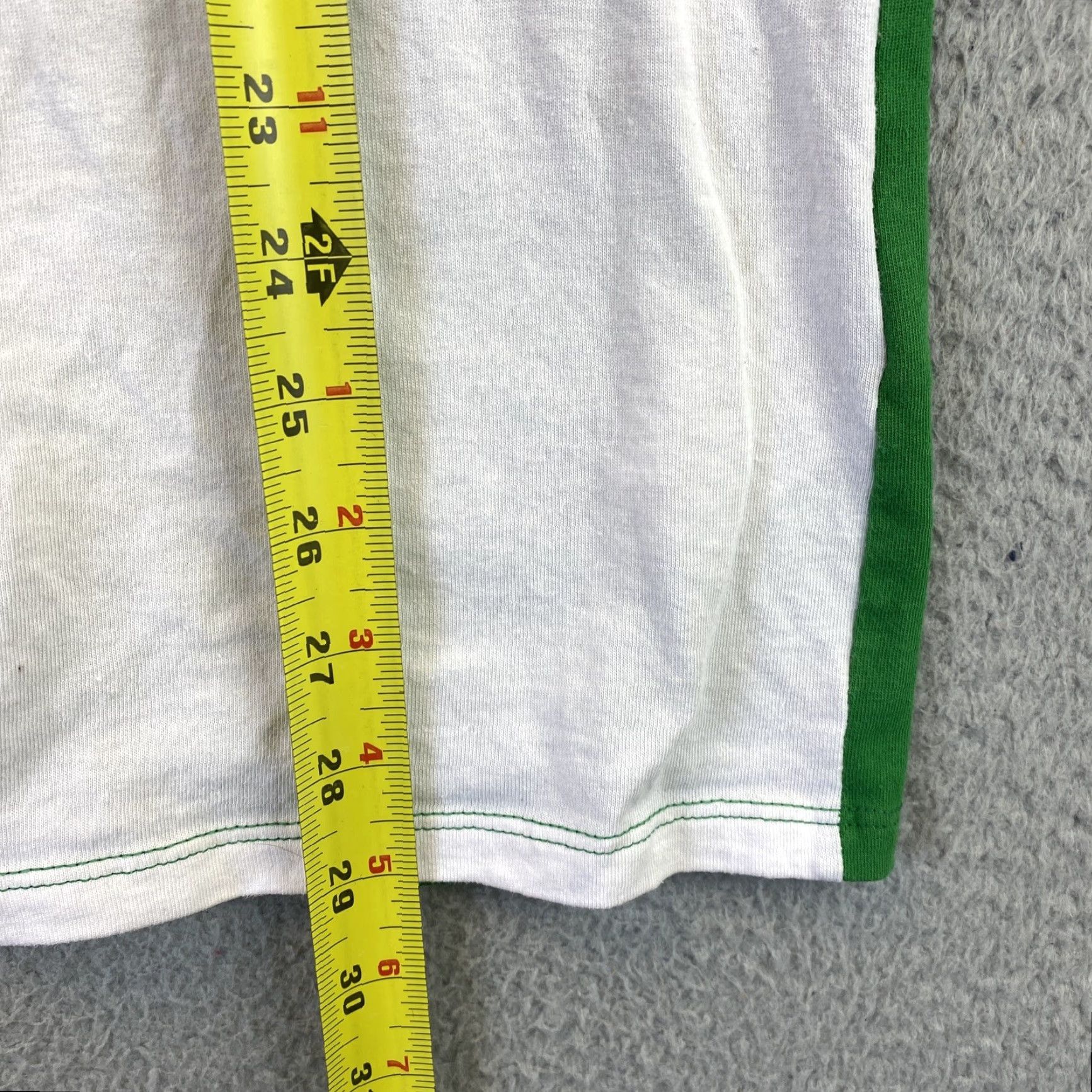 Nike VINTAGE? No, it's Nike Dri-FIT Oregon Ducks T-Shirt Large White/Green Men’s Short Sleeve 94-44 Mens Size US L / EU 52-54 / 3 - 6 Thumbnail
