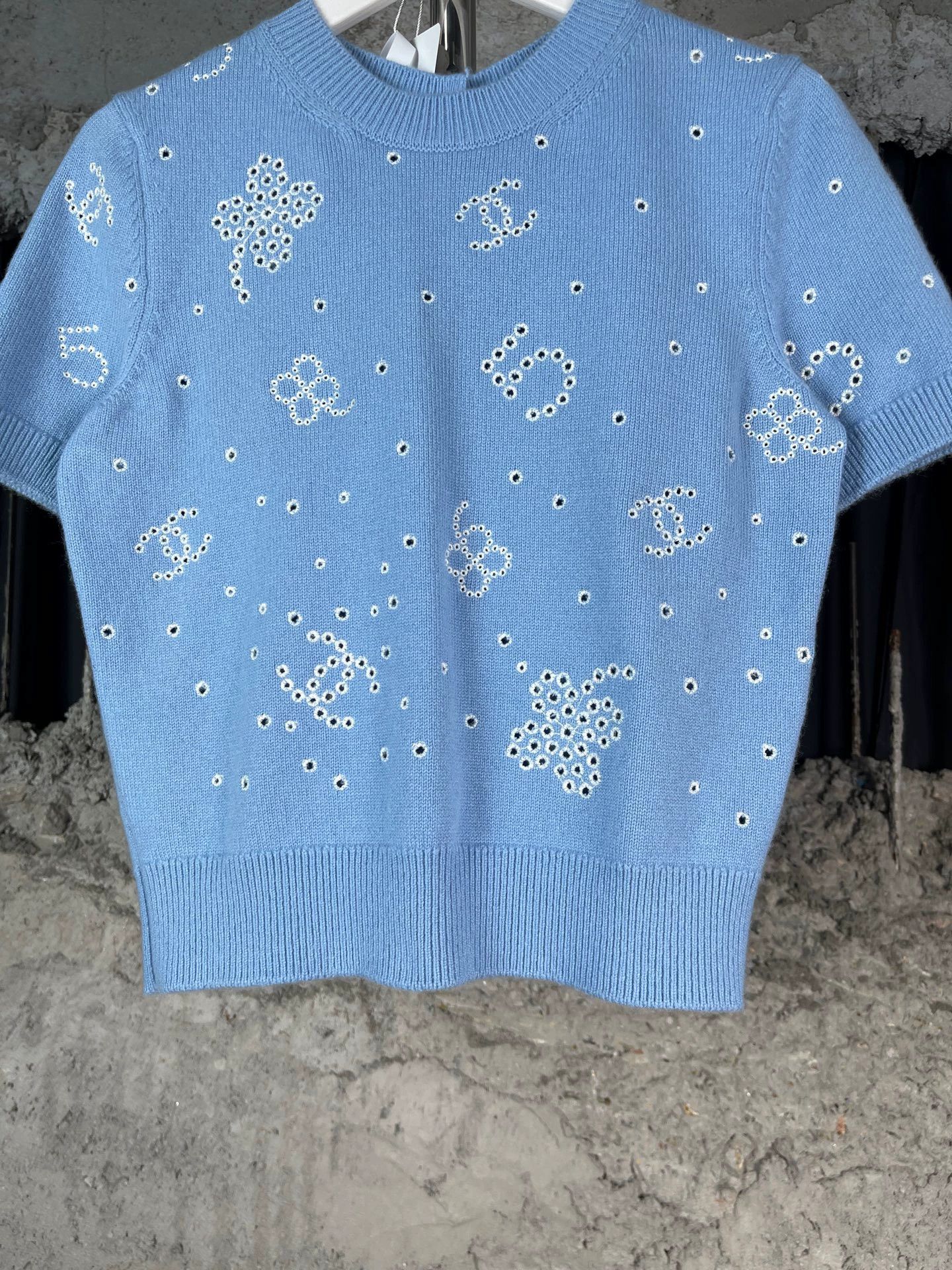 Chanel Chanel Camellia Cut-out Cashmere Short Sleeve 34 99 New Size XS / US 0-2 / IT 36-38 - 4 Thumbnail