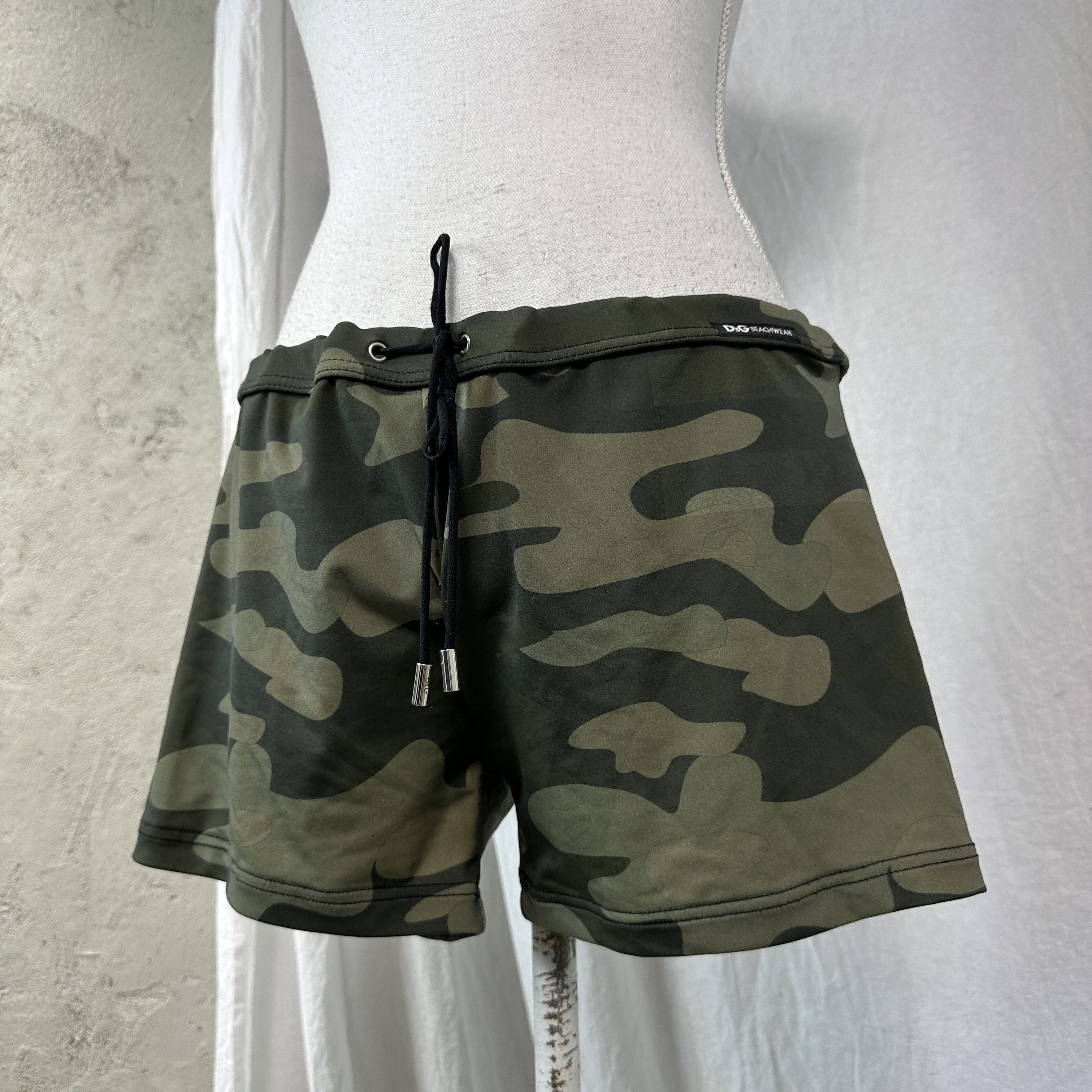 Dolce & Gabbana Vintage Micro Shorts Dolce & Gabbana Camo Print Shorts 00s Size 27" / US 4 / IT 40 - 7 Thumbnail