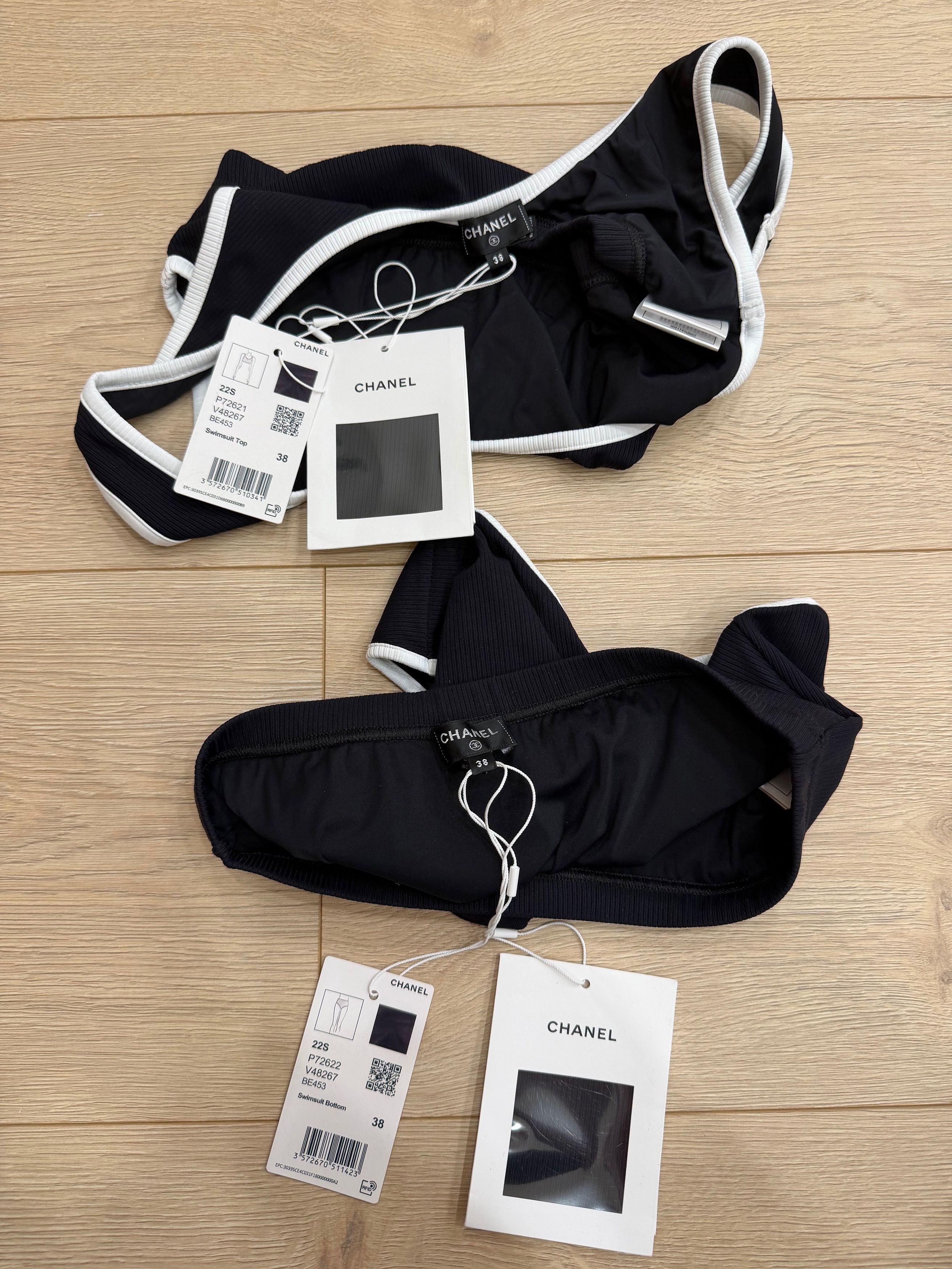 Chanel 22S White CC Logo Bikini Two Piece Swimsuit Bathing Suit 38 Size XS / US 0-2 / IT 36-38 - 14 Thumbnail