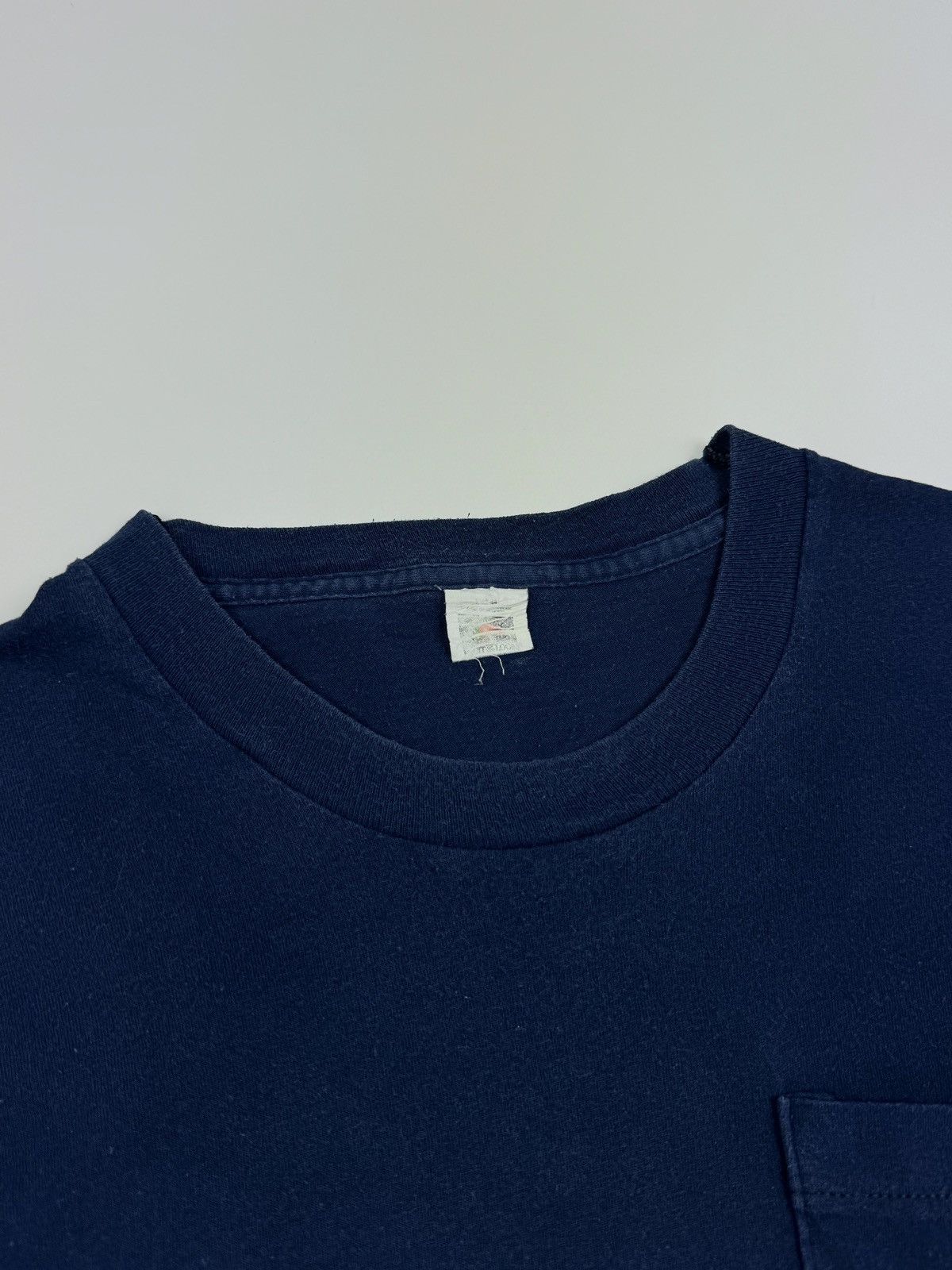 Vintage 1990’s Vintage Fruit Of The Loom Blank Chest Pockets T-Shirt Size US M / EU 48-50 / 2 - 3 Thumbnail