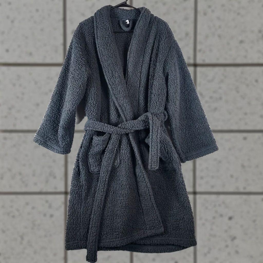 Vintage Pottery Barn Robe Bathrobe Sherpa Plush Medium Gray Polyester Mens Womens Unisex Long Sleeve Belted Tie Winter Size ONE SIZE - 1 Thumbnail