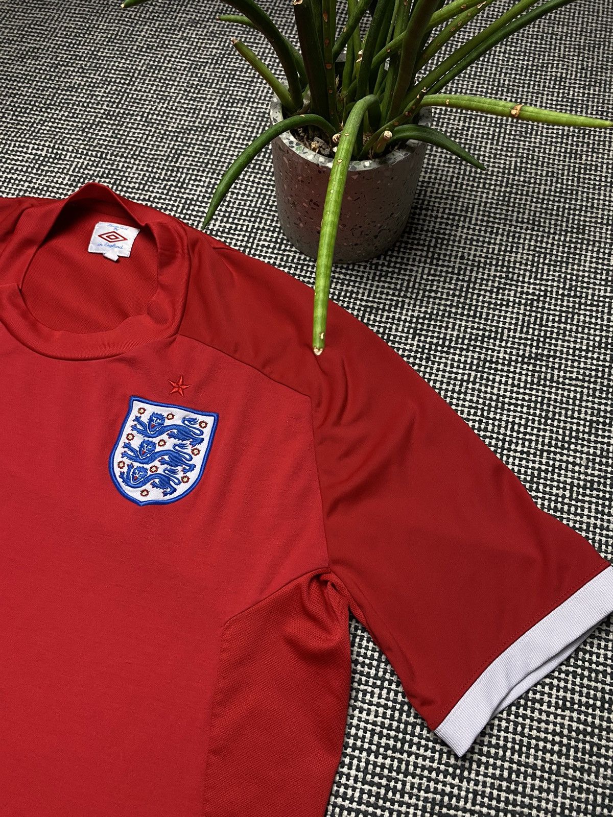 Umbro England umbro vintage rare soccer jersey Size US XL / EU 56 / 4 - 6 Thumbnail