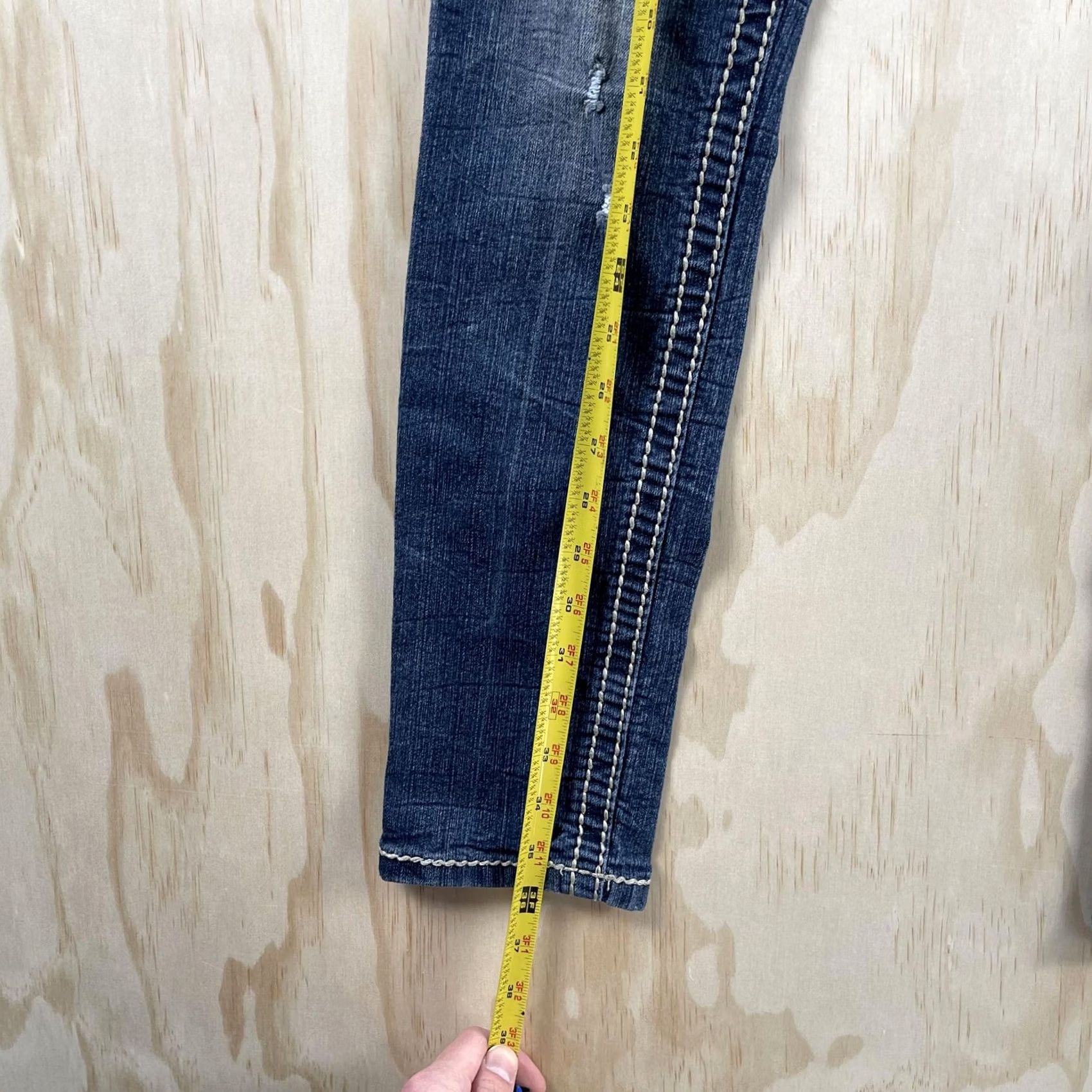 Almost Famous VINTAGE Almost Famous Jeans Women’s 9 Blue Medium Wash Skinny Distressed 29x28 Jeans Women’s 9 Blue Medium Wash Skinny Distressed 29x28 Size 30" / US 8 / IT 44 - 6 Thumbnail