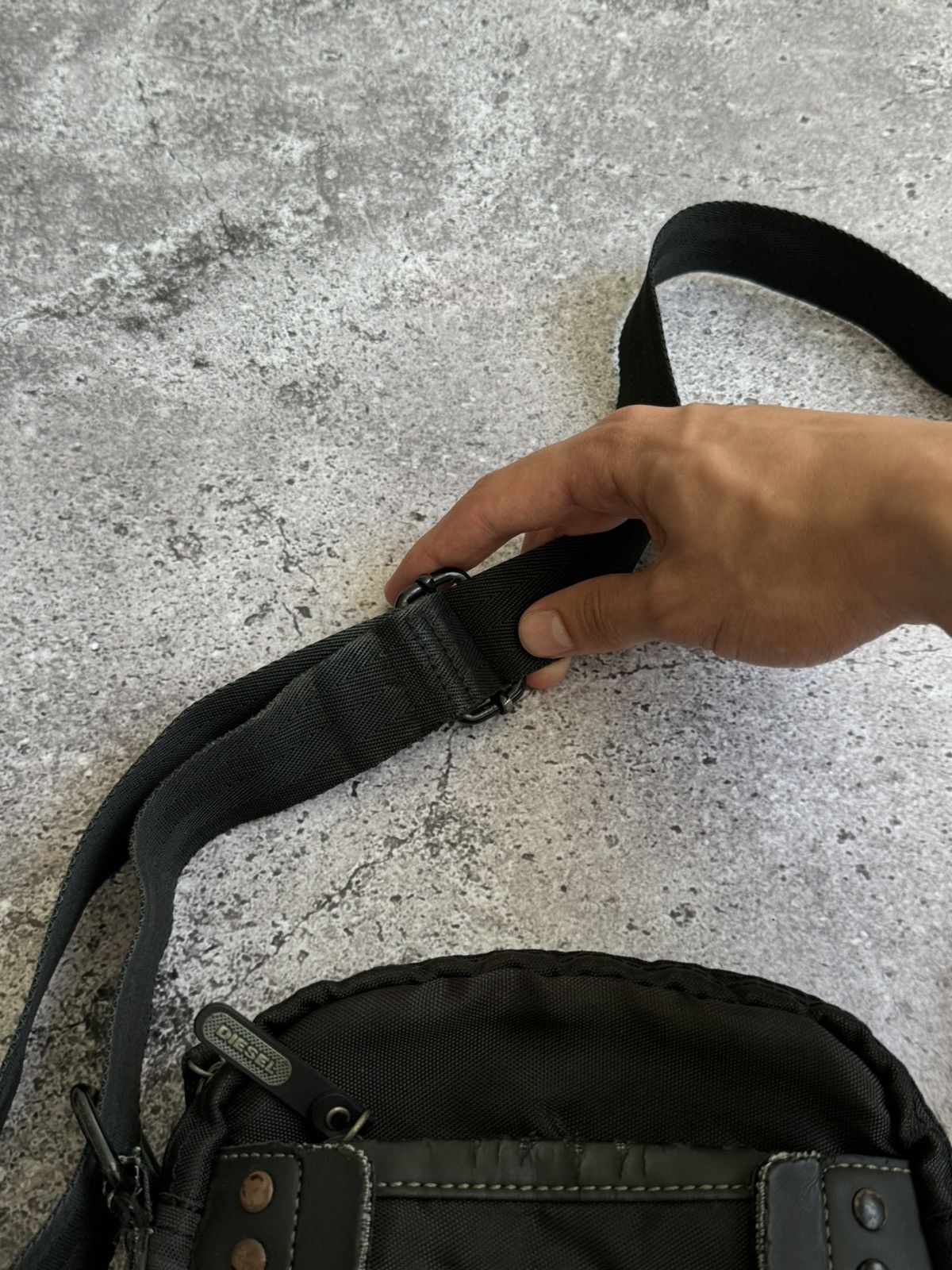 Diesel × Vintage Vintage Diesel distressed Y2K crossbody messenger bag Size ONE SIZE - 9 Thumbnail