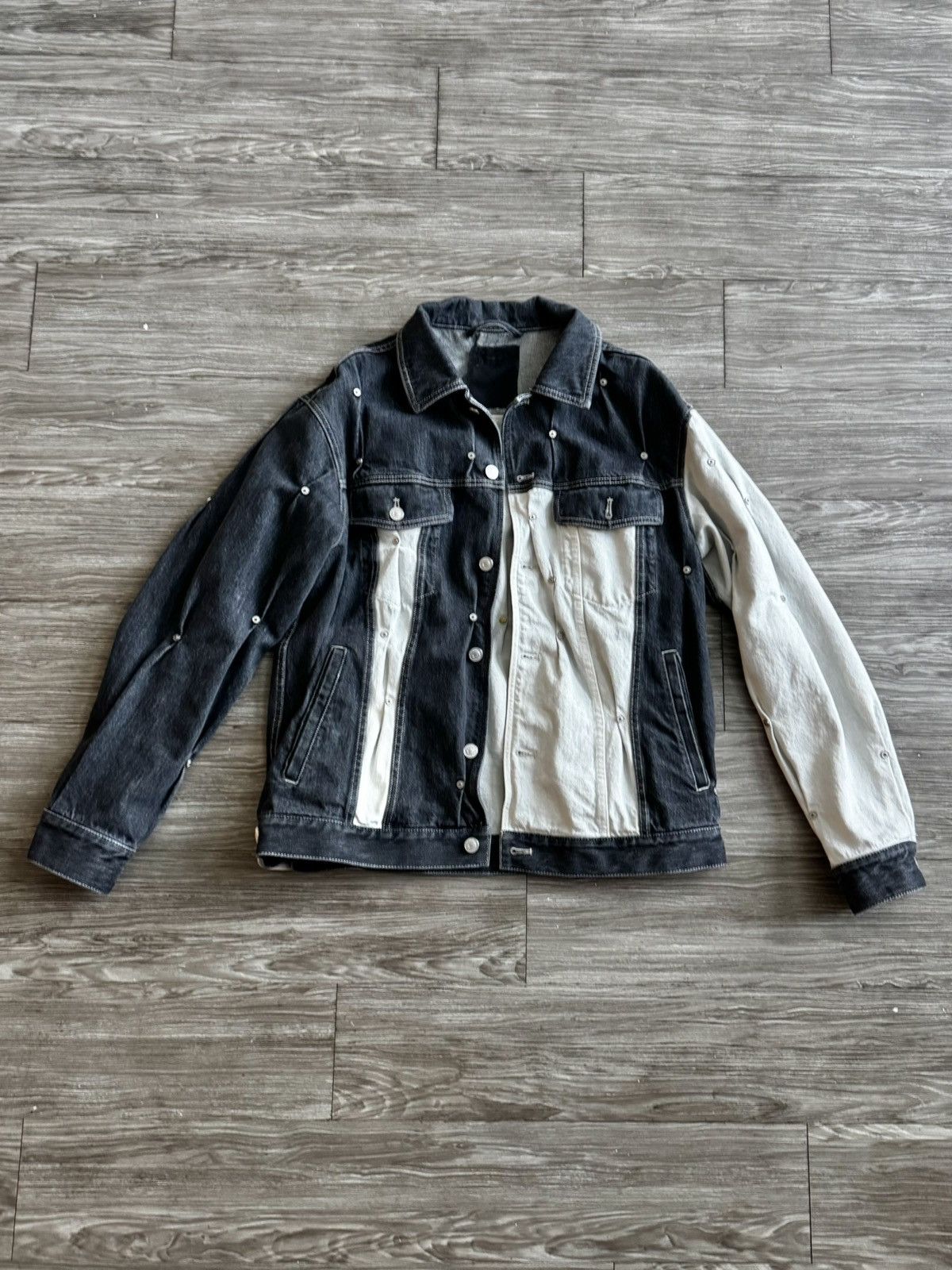 Kusikohc KUSIKOHC gray and white paneled rivet denim jacket Size US L / EU 52-54 / 3 - 1 Thumbnail
